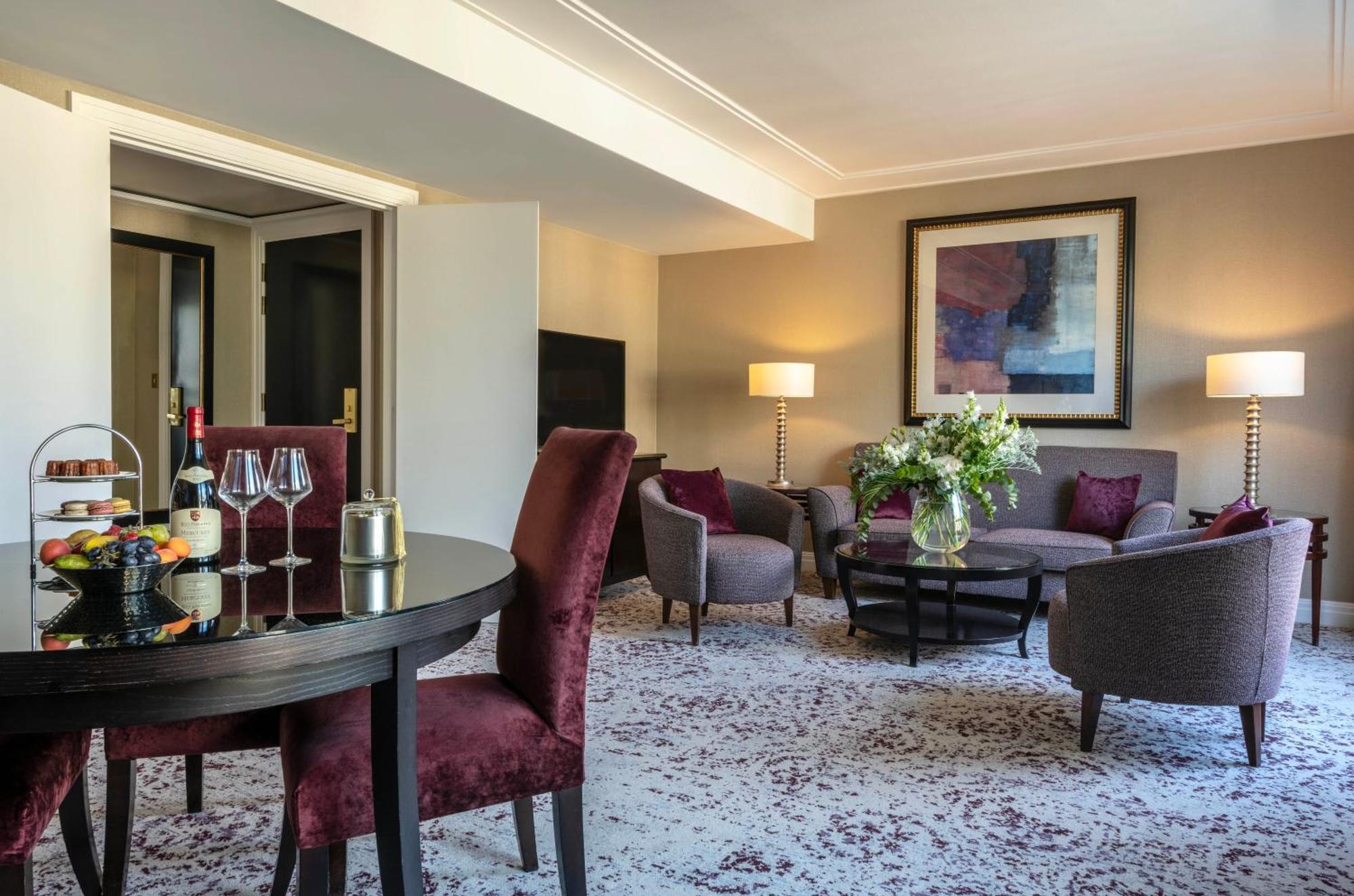 Montaigne Suite