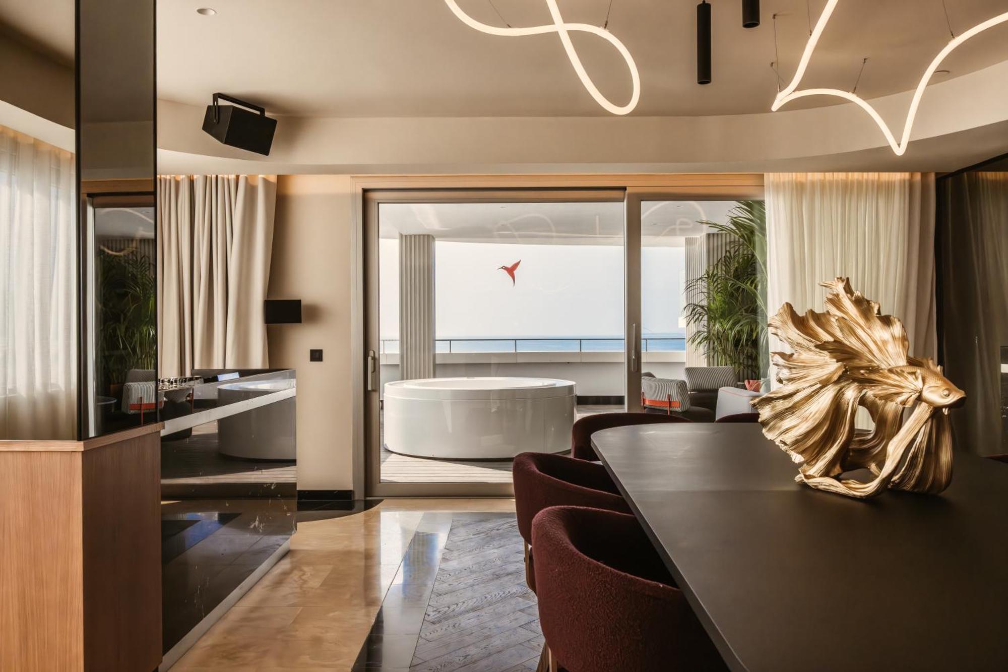 Suite I'm on Top of The World Entrance to Ushuaia Club