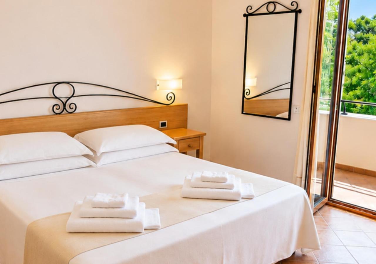 Double or Twin Room Garden View