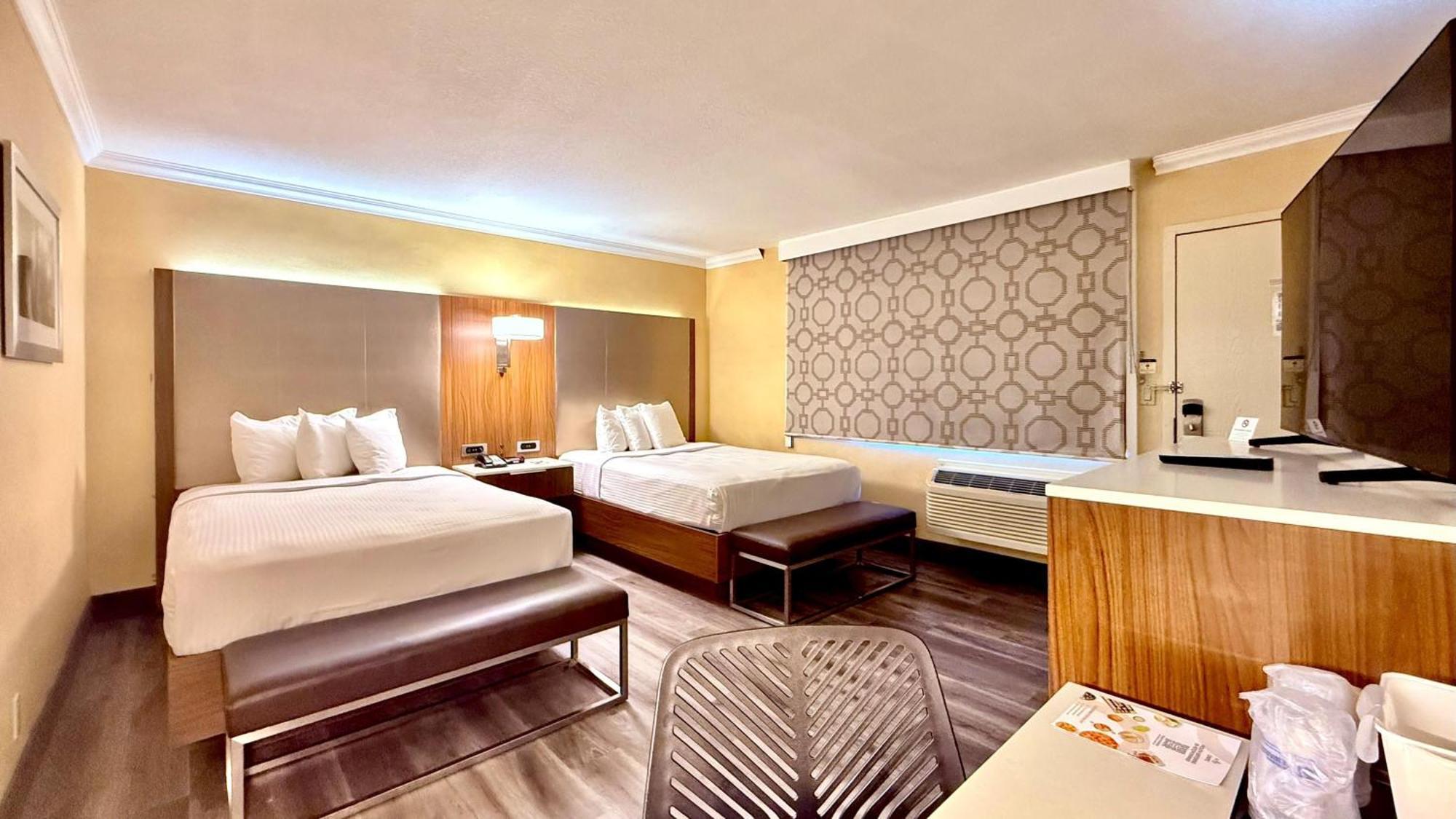 Room Two Double Beds Non-Smoking