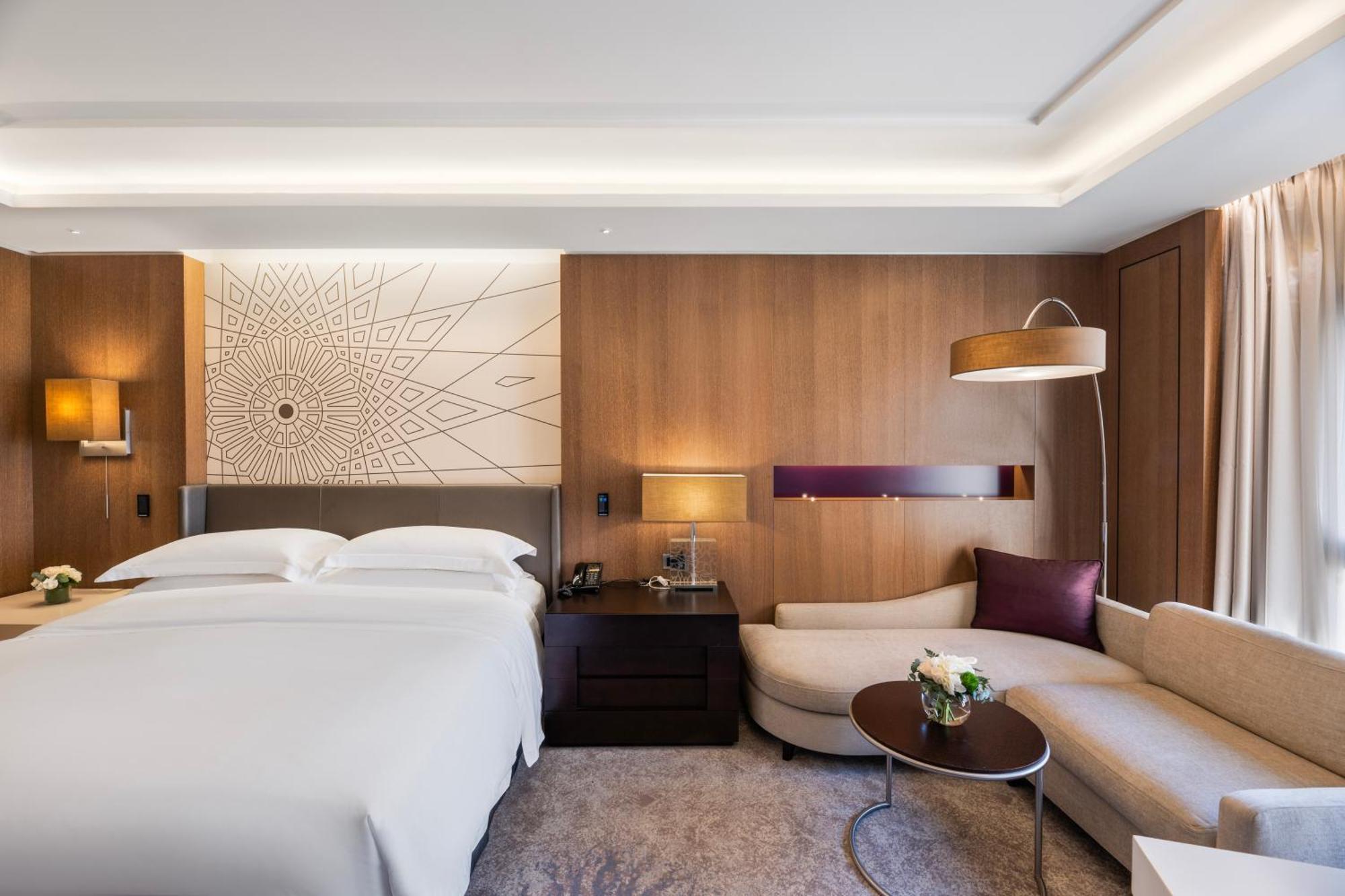 Club Kamer met 1 Kingsize Bed en Uitzicht op de Stad