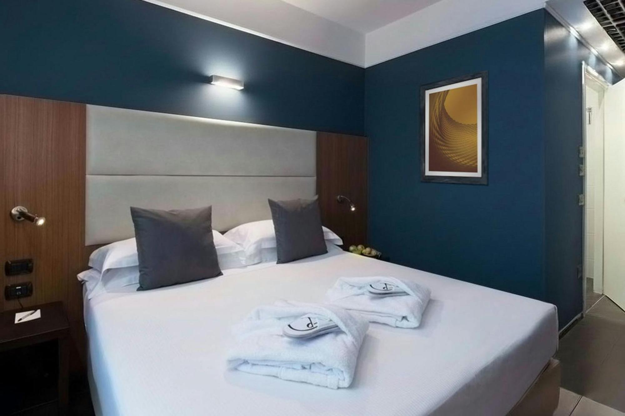 Standard Twin Room One Single Bed City View