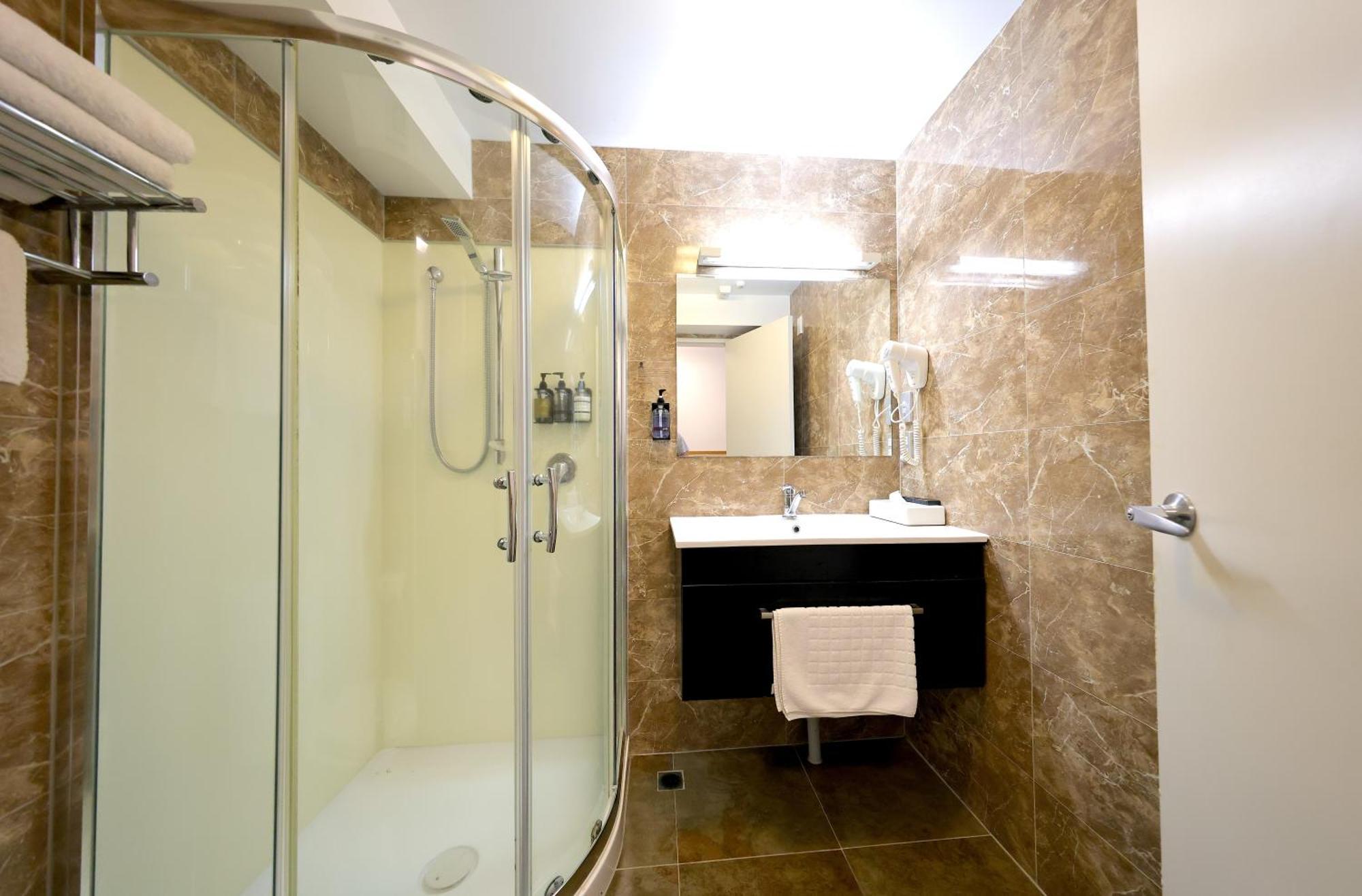 Deluxe One-Bedroom Suite