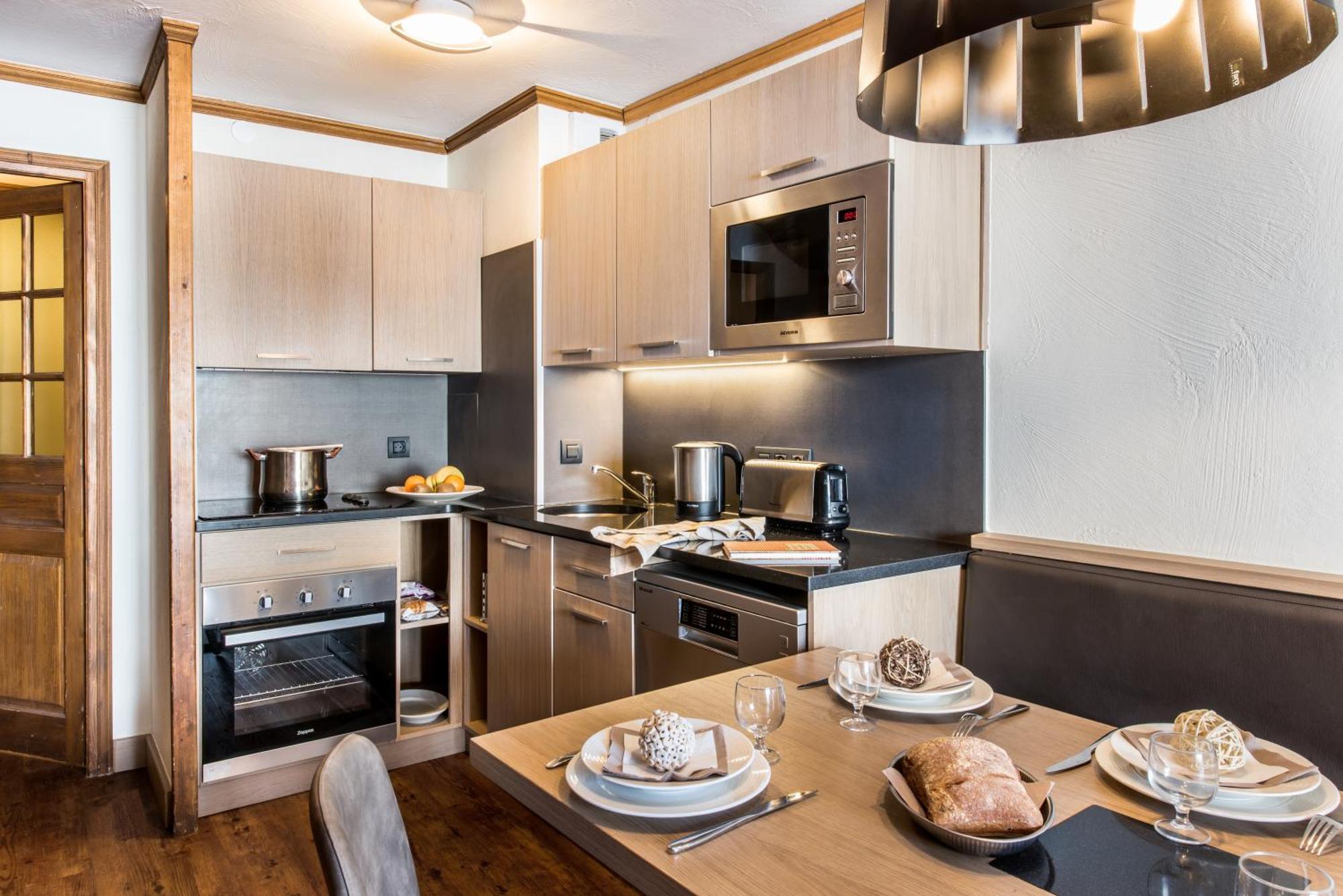 Three-Bedroom Apartment Fireplace Montana Soleil