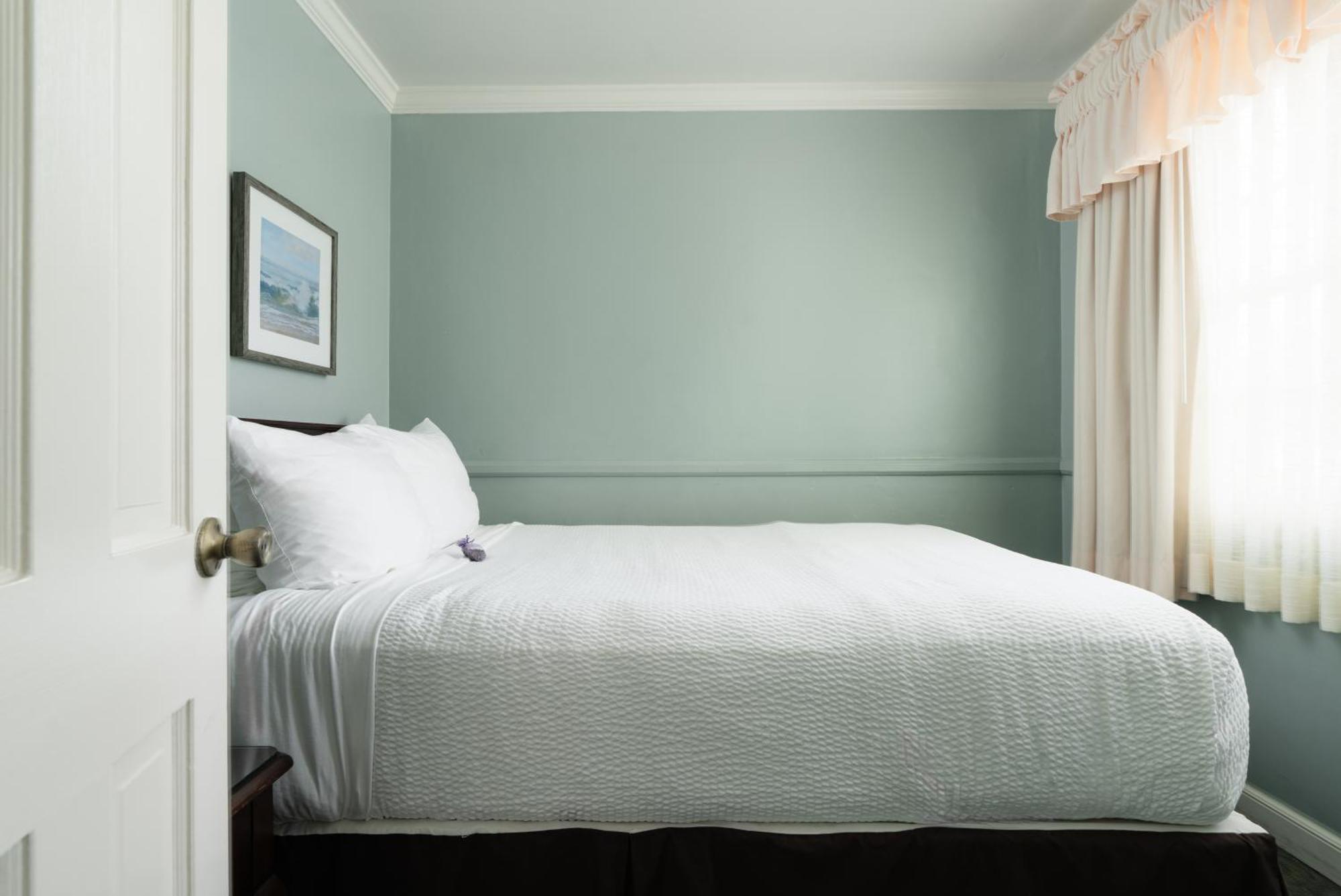 Lavender Deluxe Room,1769525957:JPEG