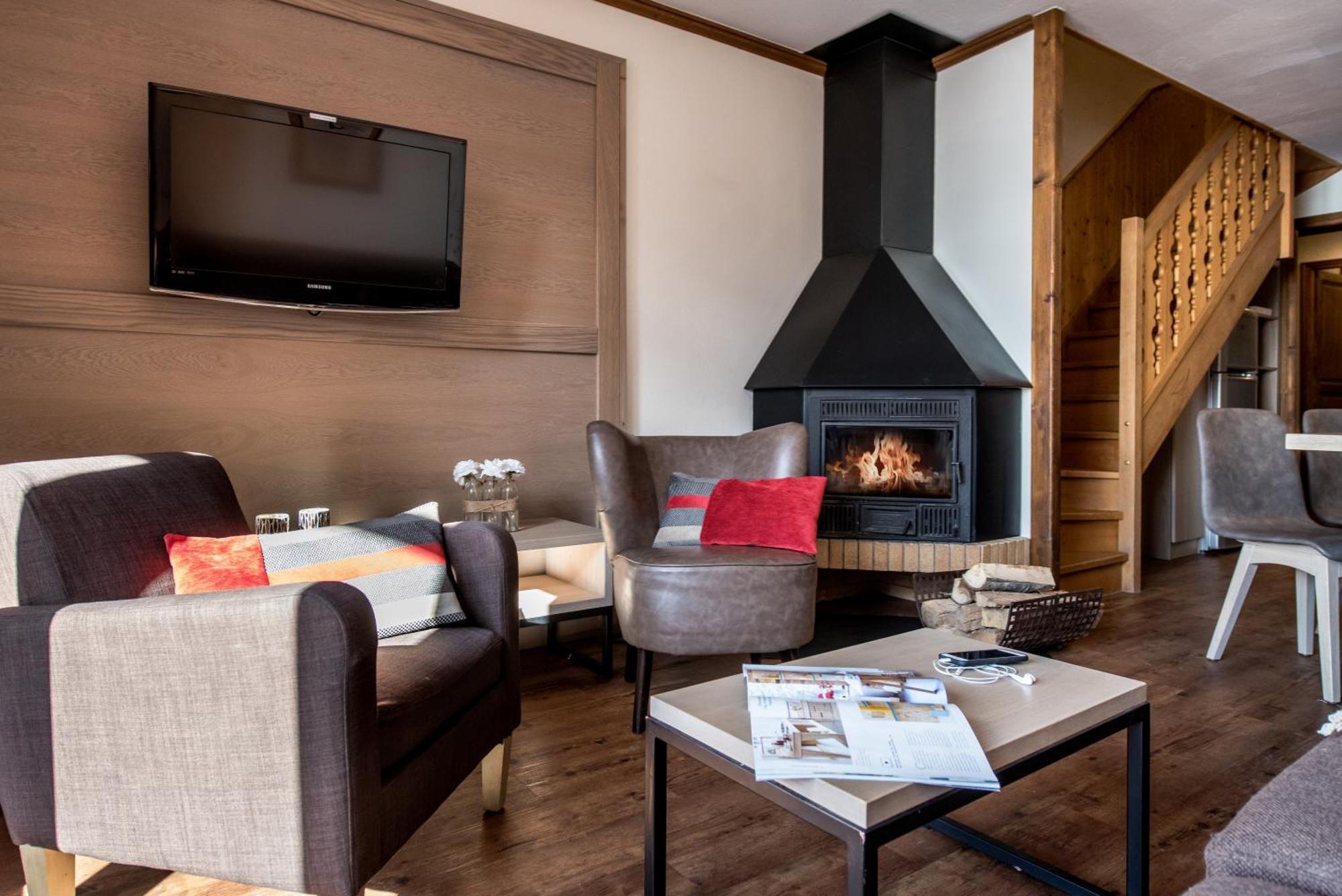 Three-Bedroom Apartment Fireplace Montana Soleil