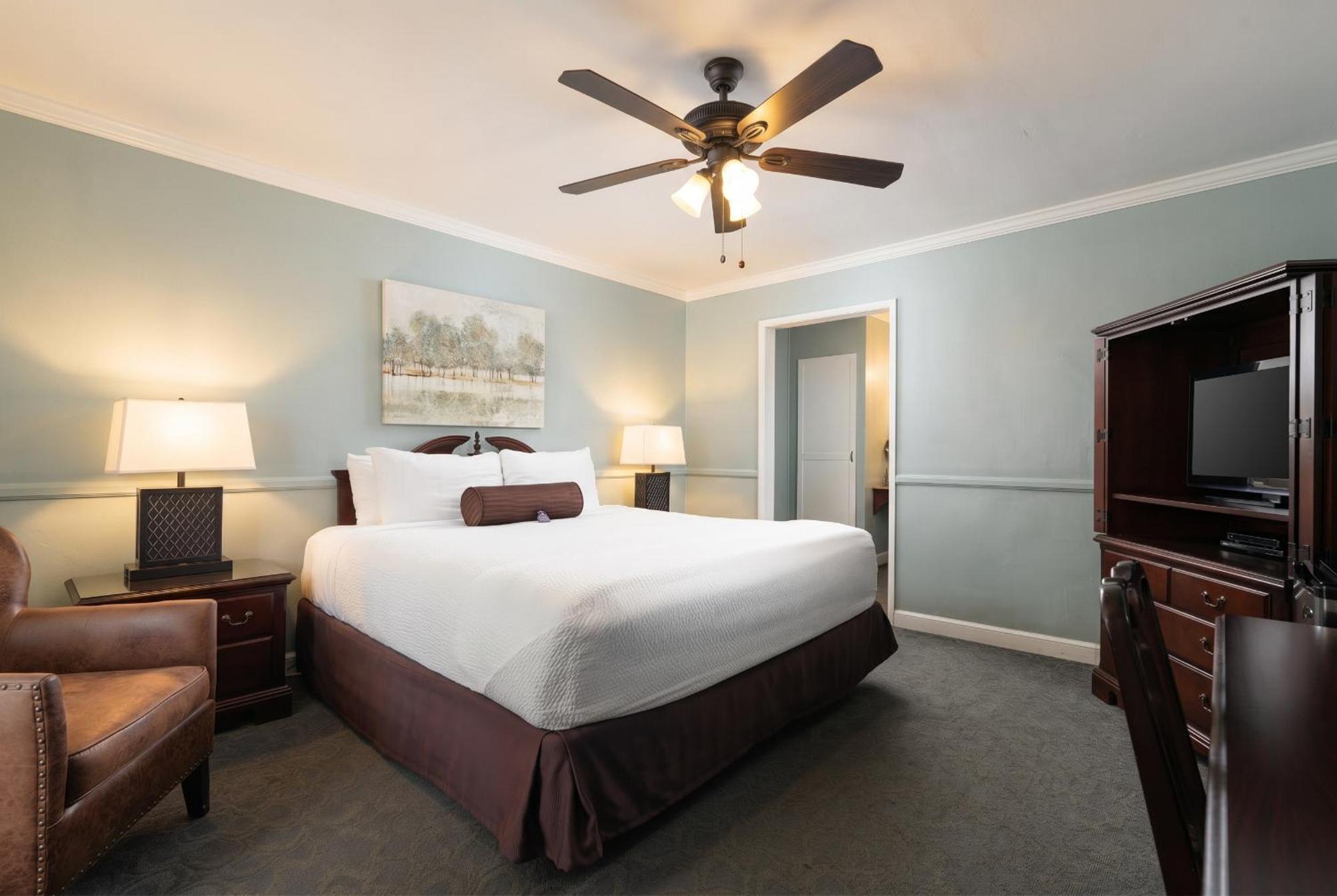 King or Twin Deluxe Room