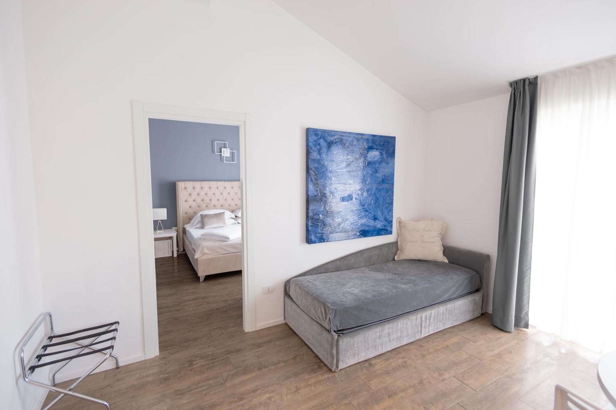 One-Bedroom Apartment Lake View