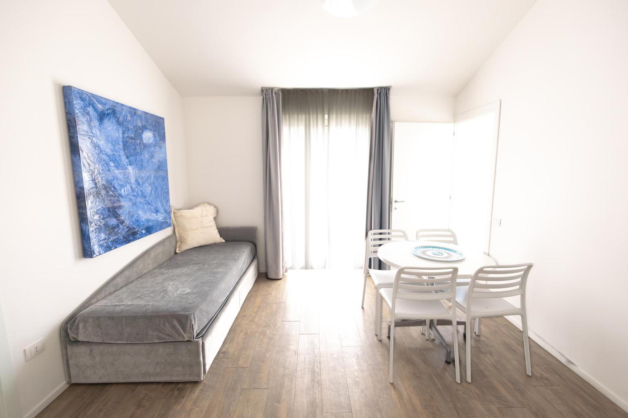 One-Bedroom Apartment Lake View