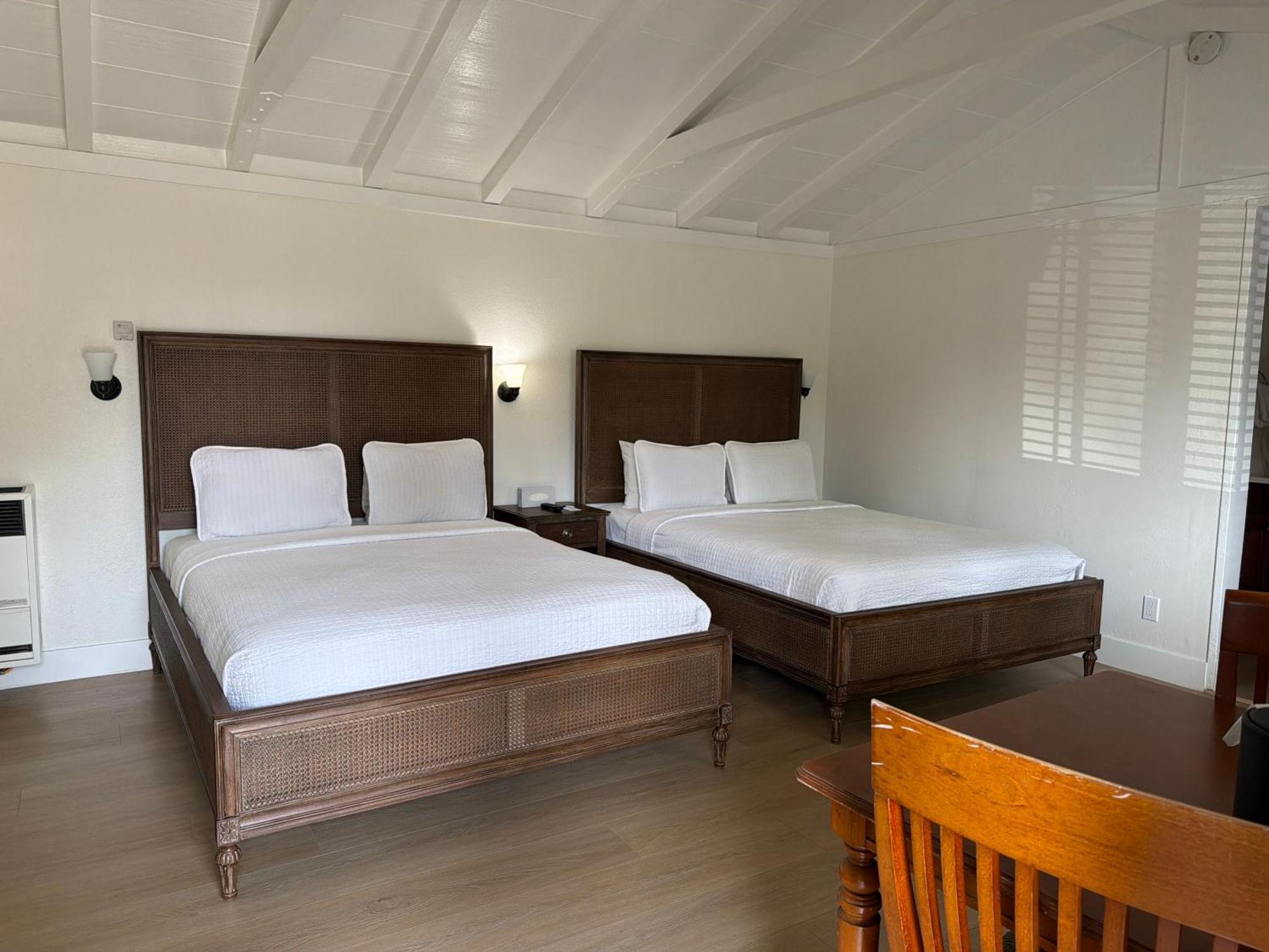 One-Bedroom Cottage Two Queen Beds