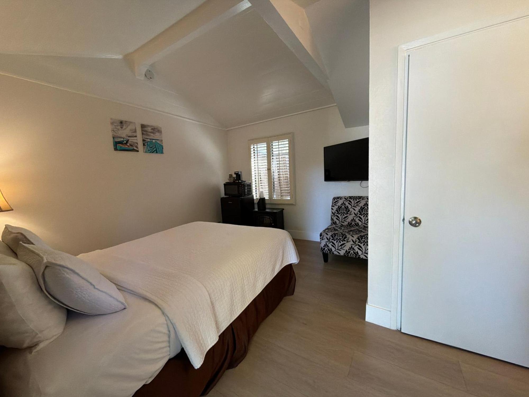 One-Bedroom Queen Cottage