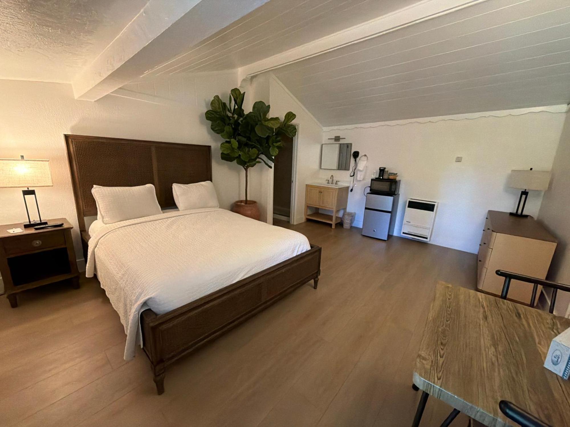 One-Bedroom Queen Cottage
