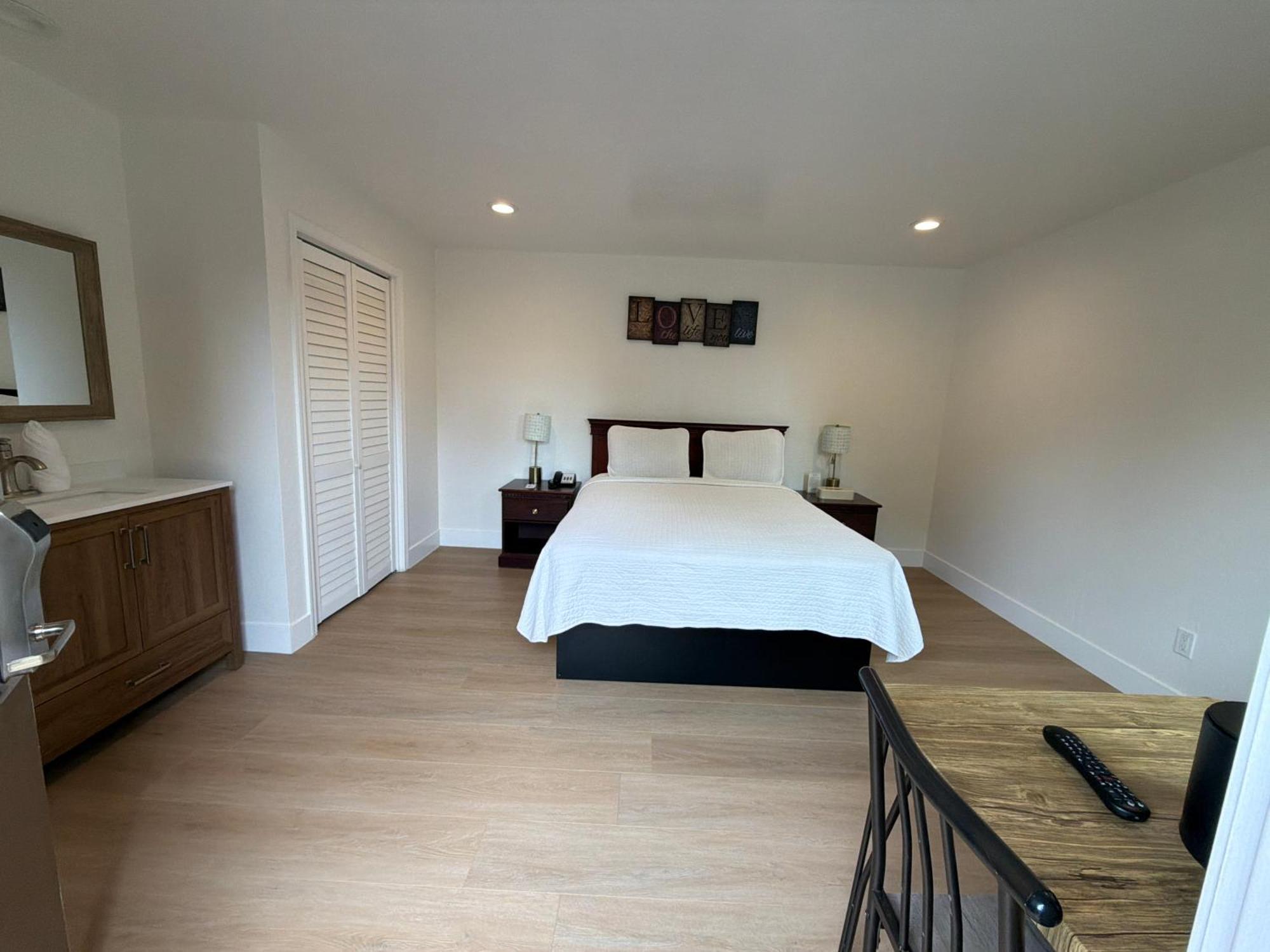 One-Bedroom Queen Cottage