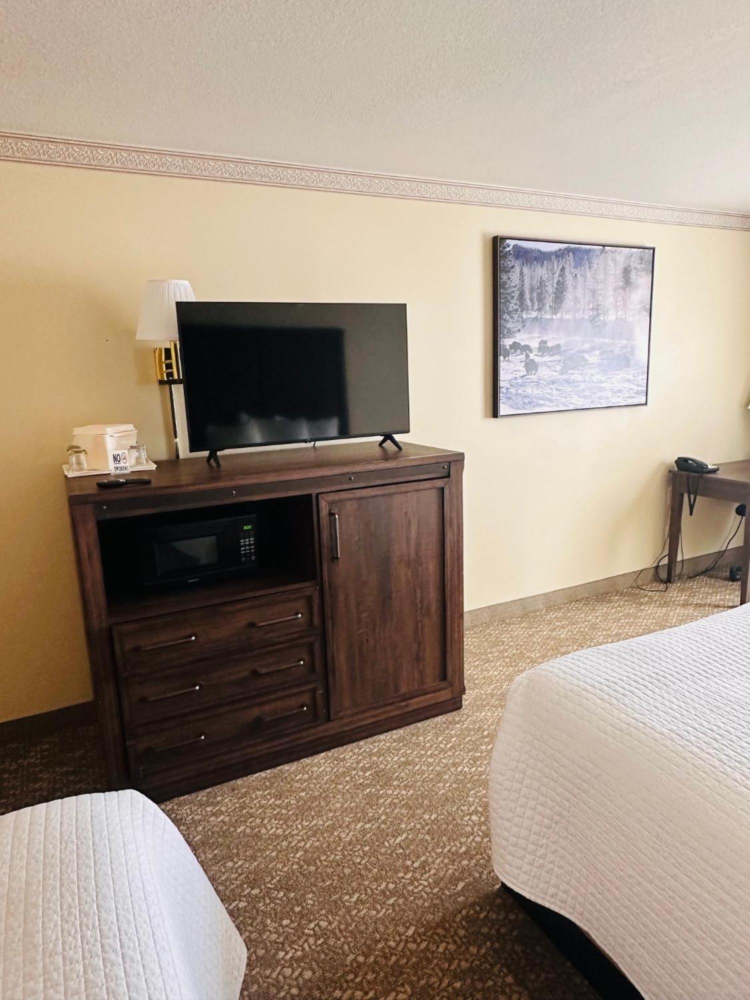 Queen Room Two Queen Beds