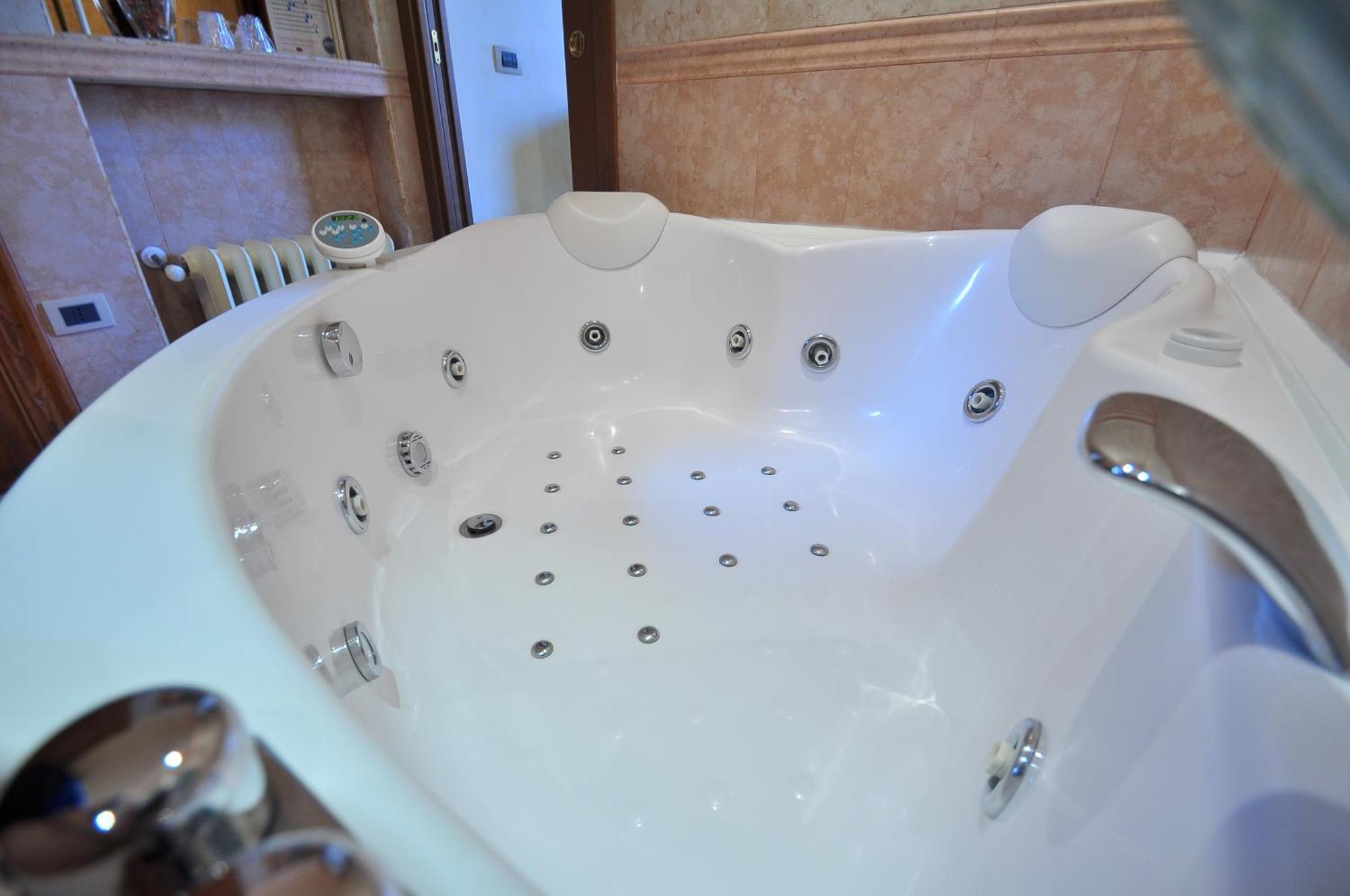 Double Room Spa Bath,1769558617:JPEG