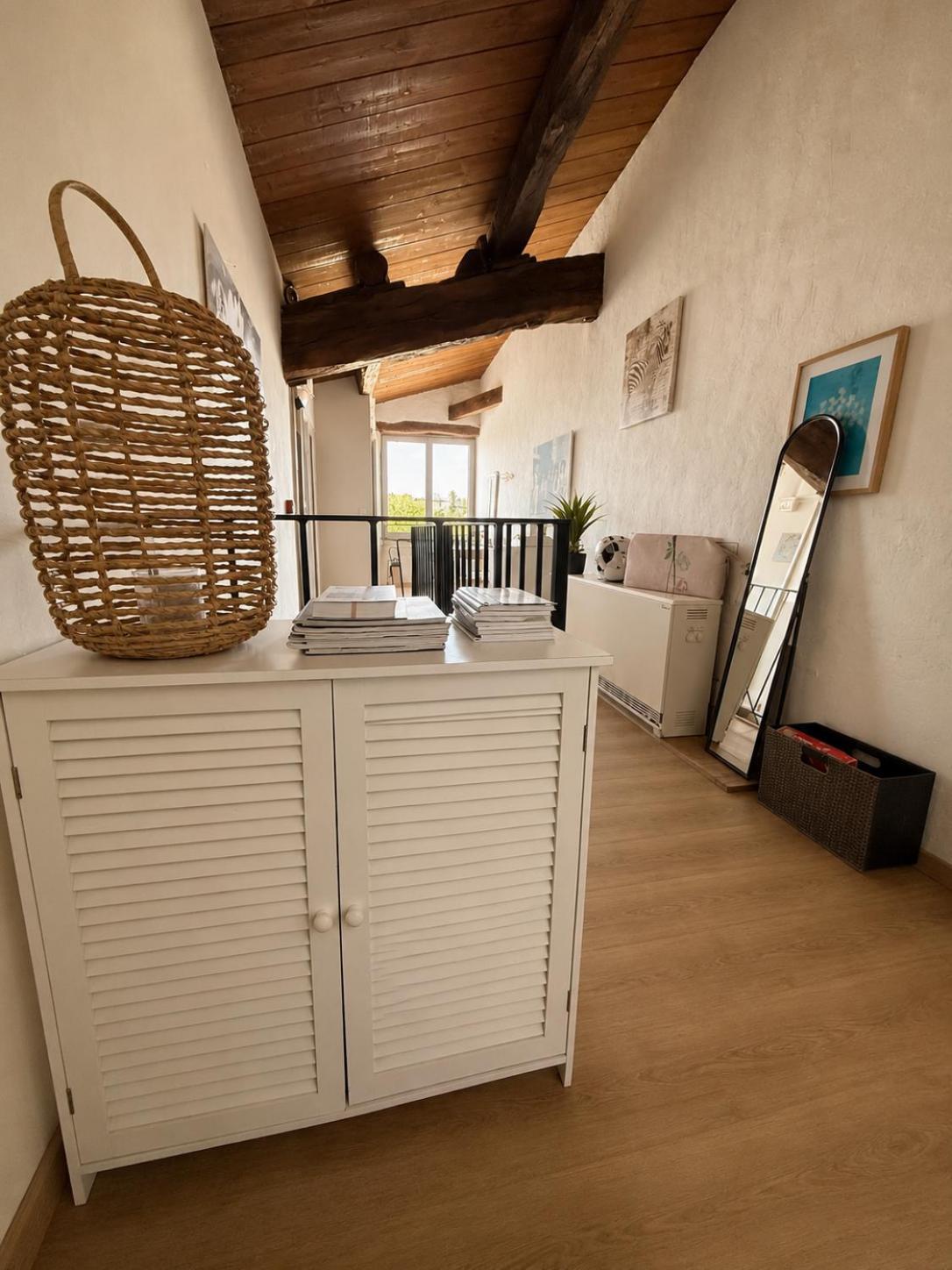 étage privé 4 chambres et salle de bain partagée