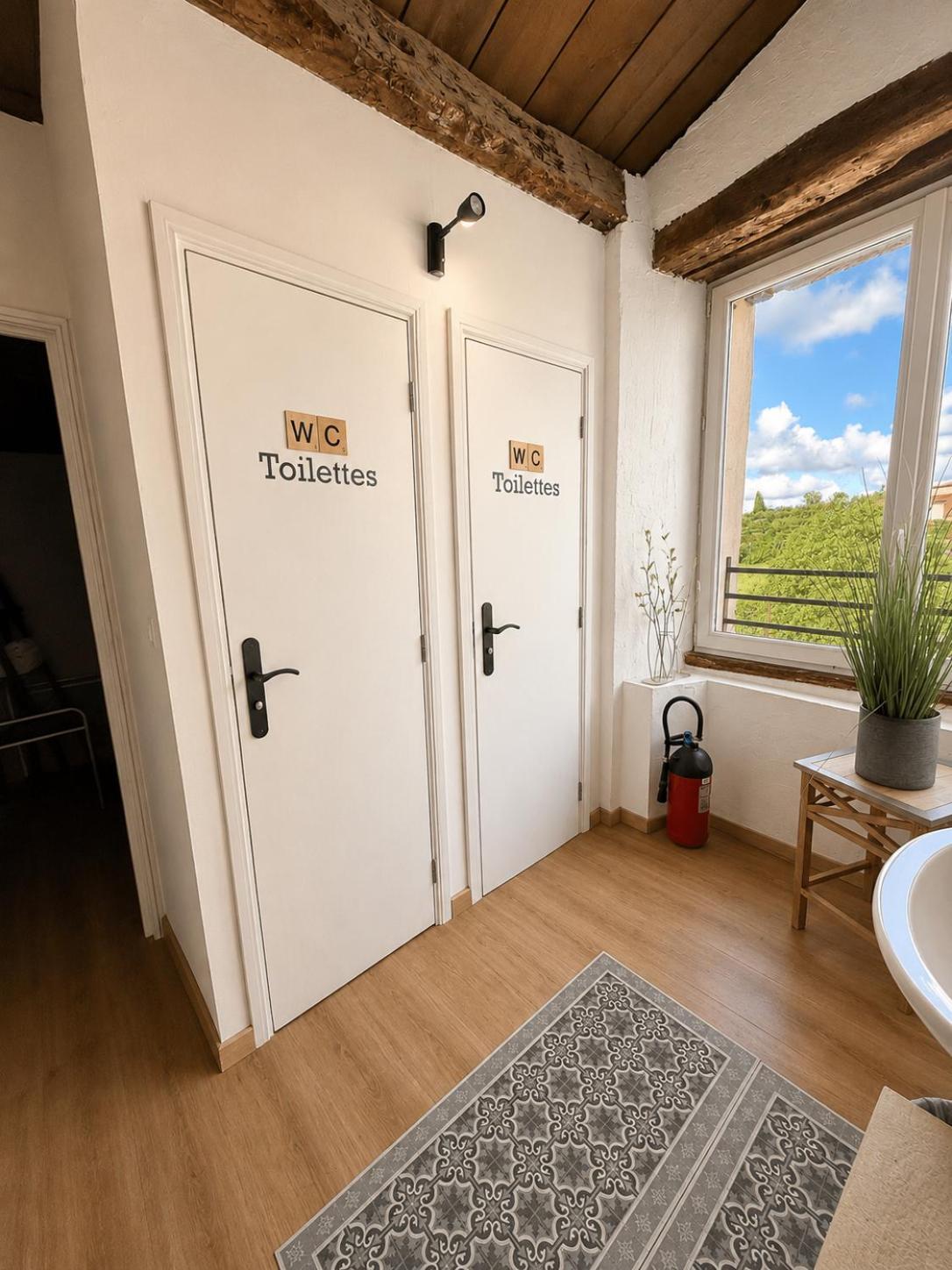 étage privé 4 chambres et salle de bain partagée