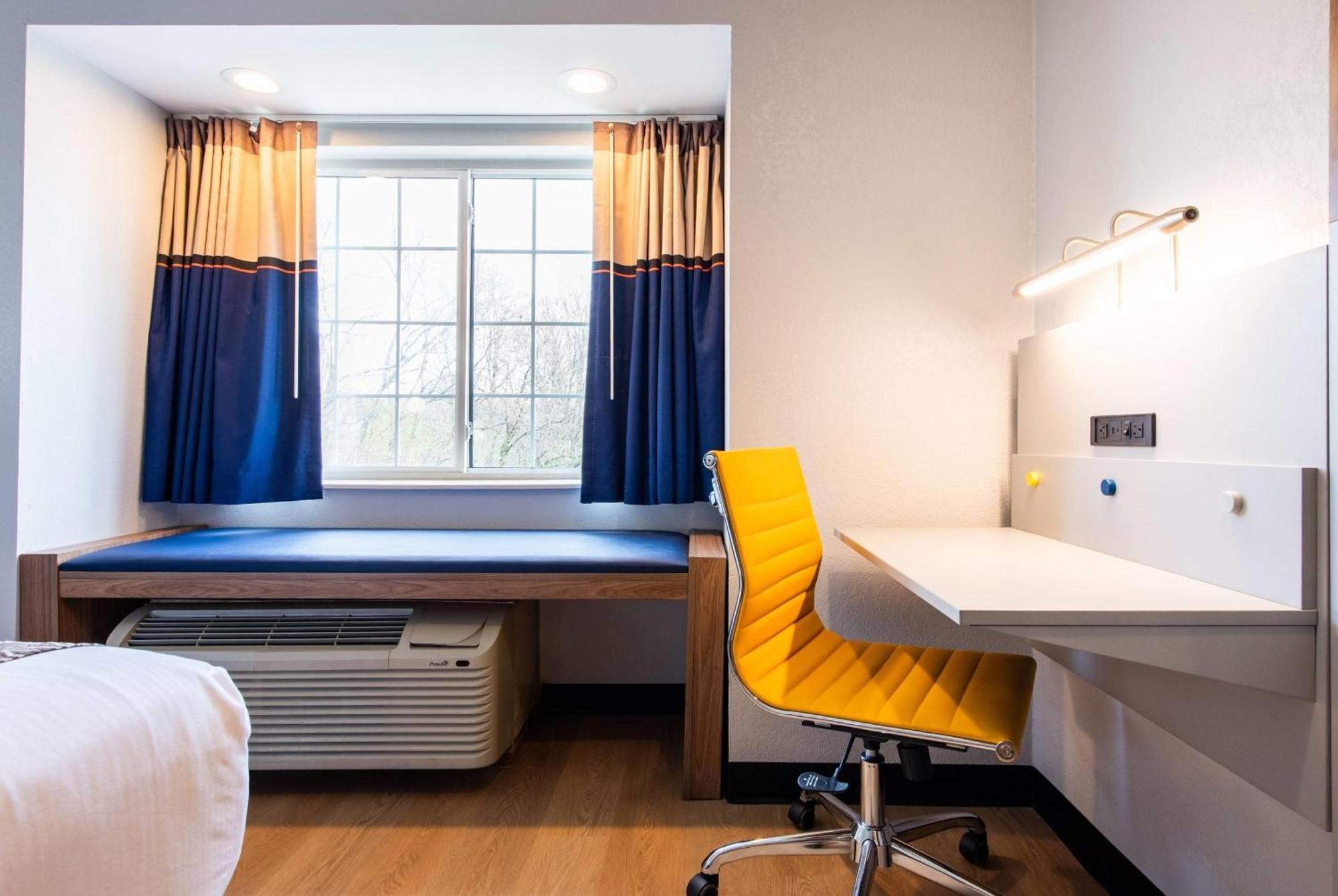 1 King Bed Studio Suite Non-Smoking