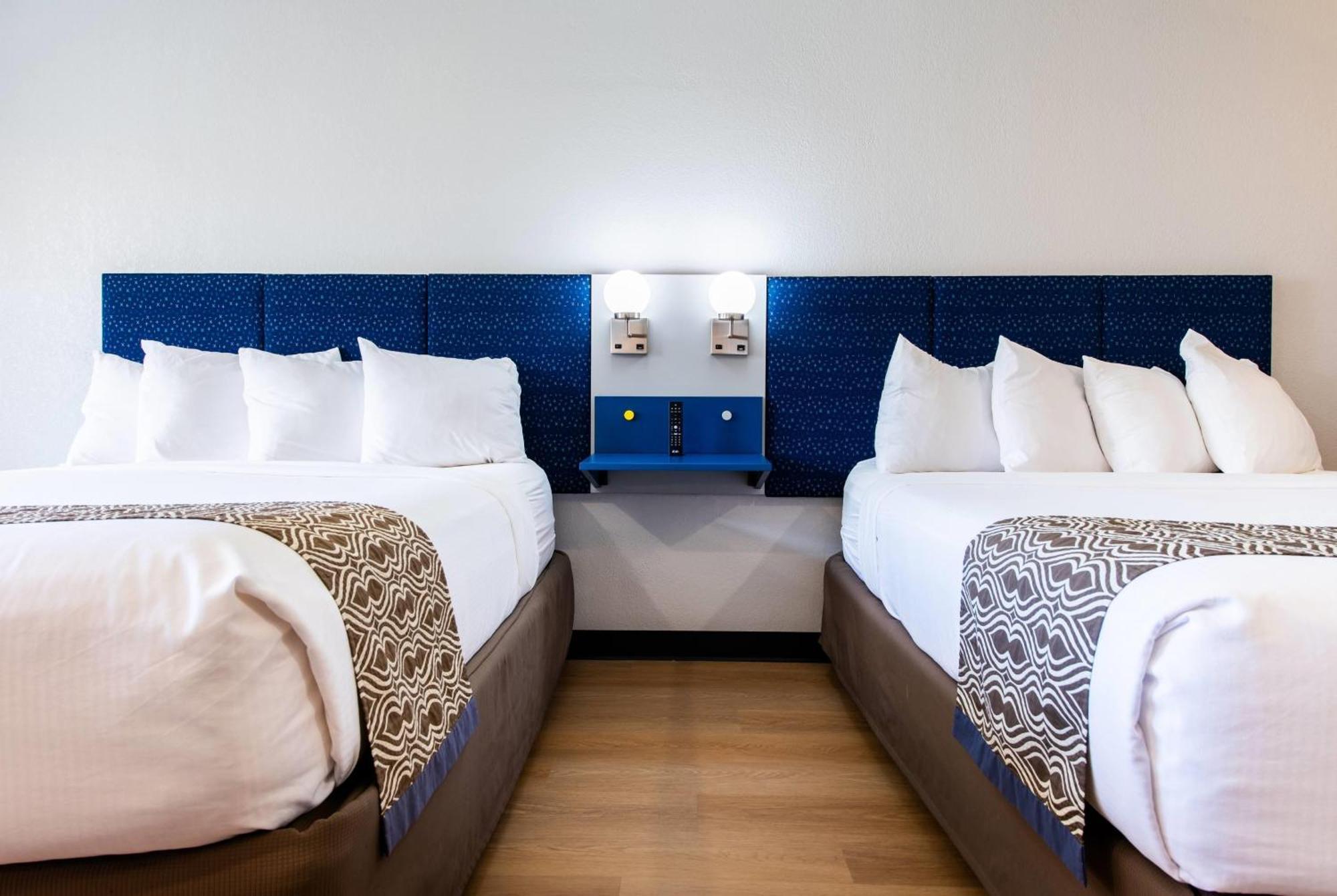 Deluxe Queen Room Two Queen Beds Non-Smoking