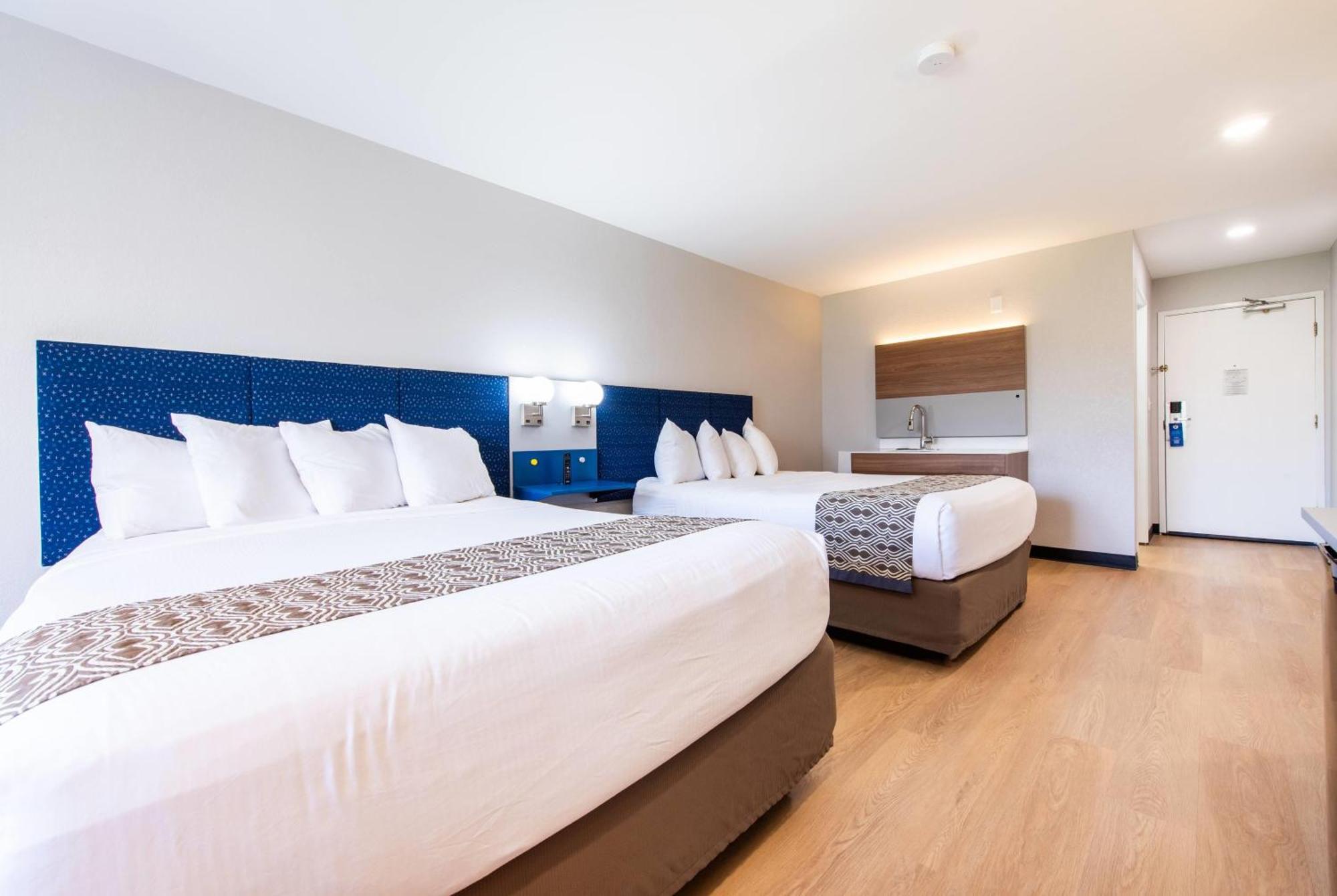 Deluxe Queen Room Two Queen Beds Non-Smoking