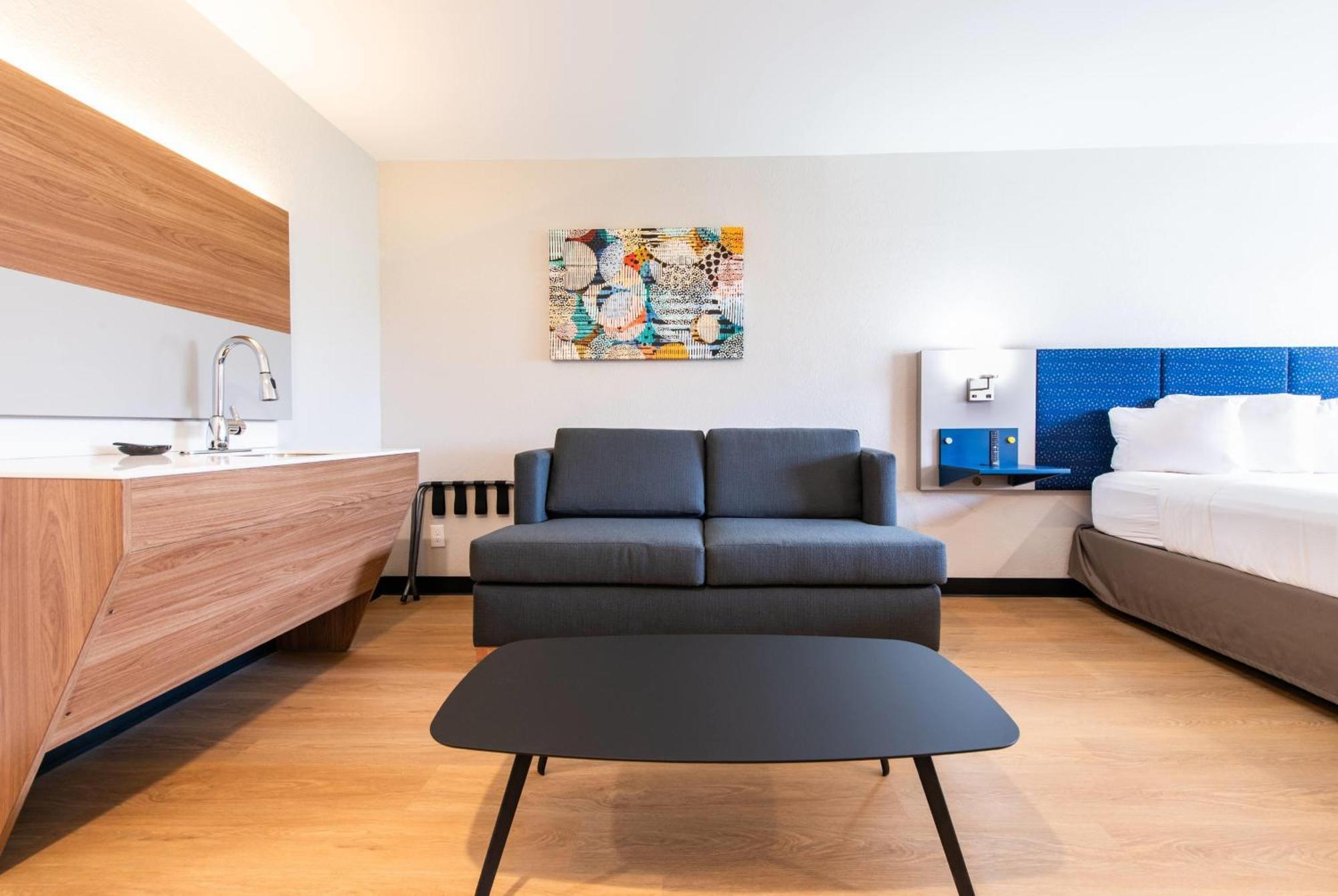 1 King Bed Studio Suite Non-Smoking