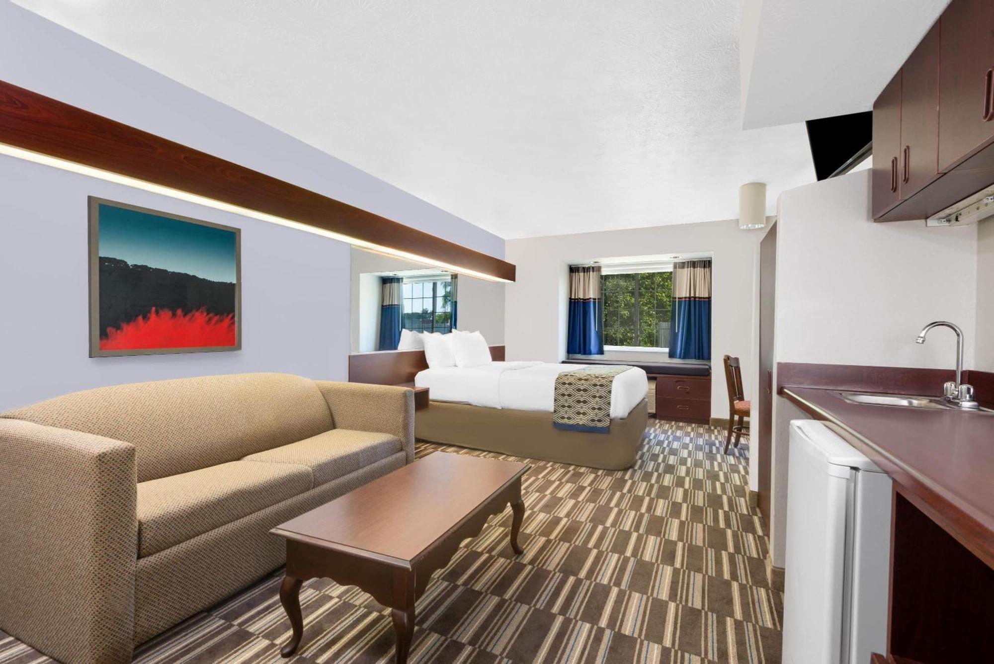 King Studio Suite Mobility Access or Non-Smoking