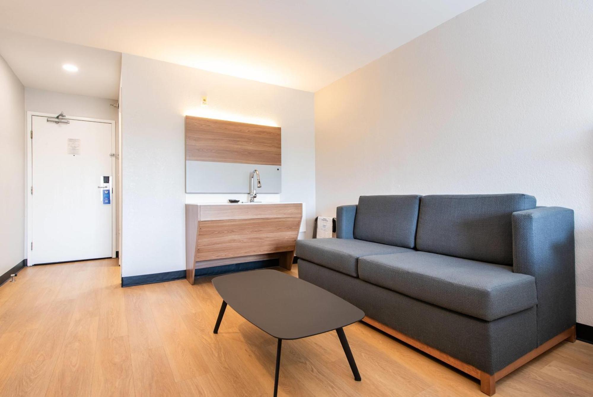 1 King Bed Studio Suite Non-Smoking