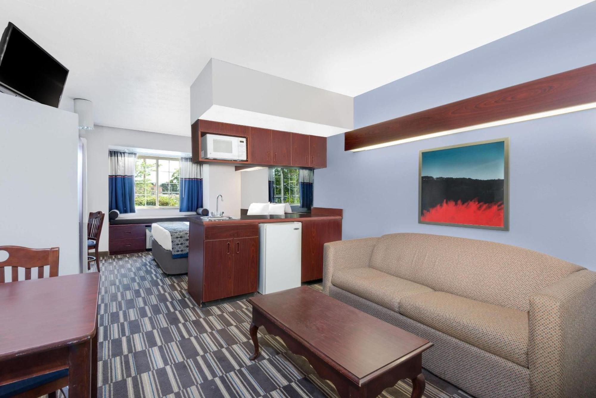 1 King Bed Studio Suite Non-Smoking