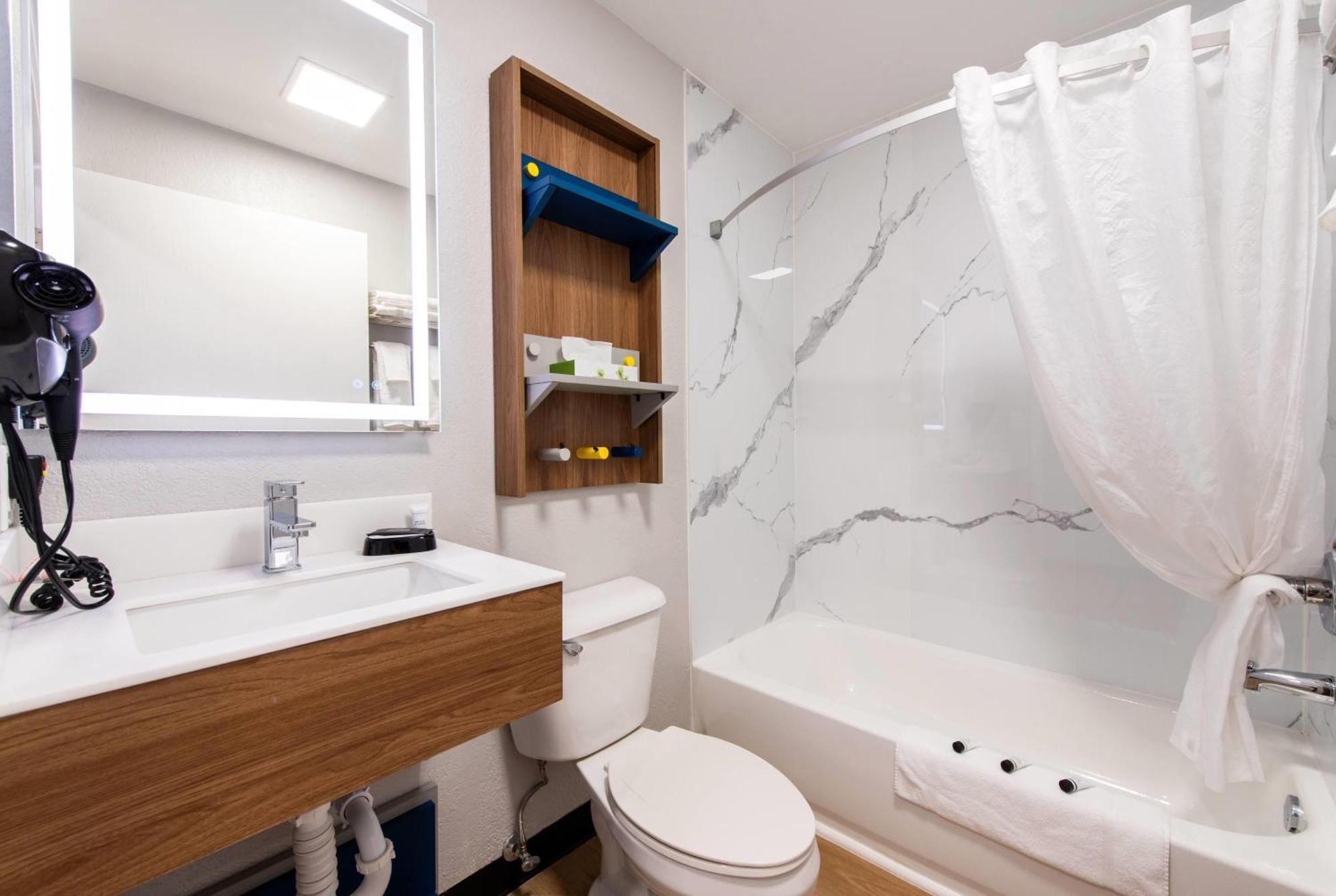 1 King Bed Studio Suite Non-Smoking