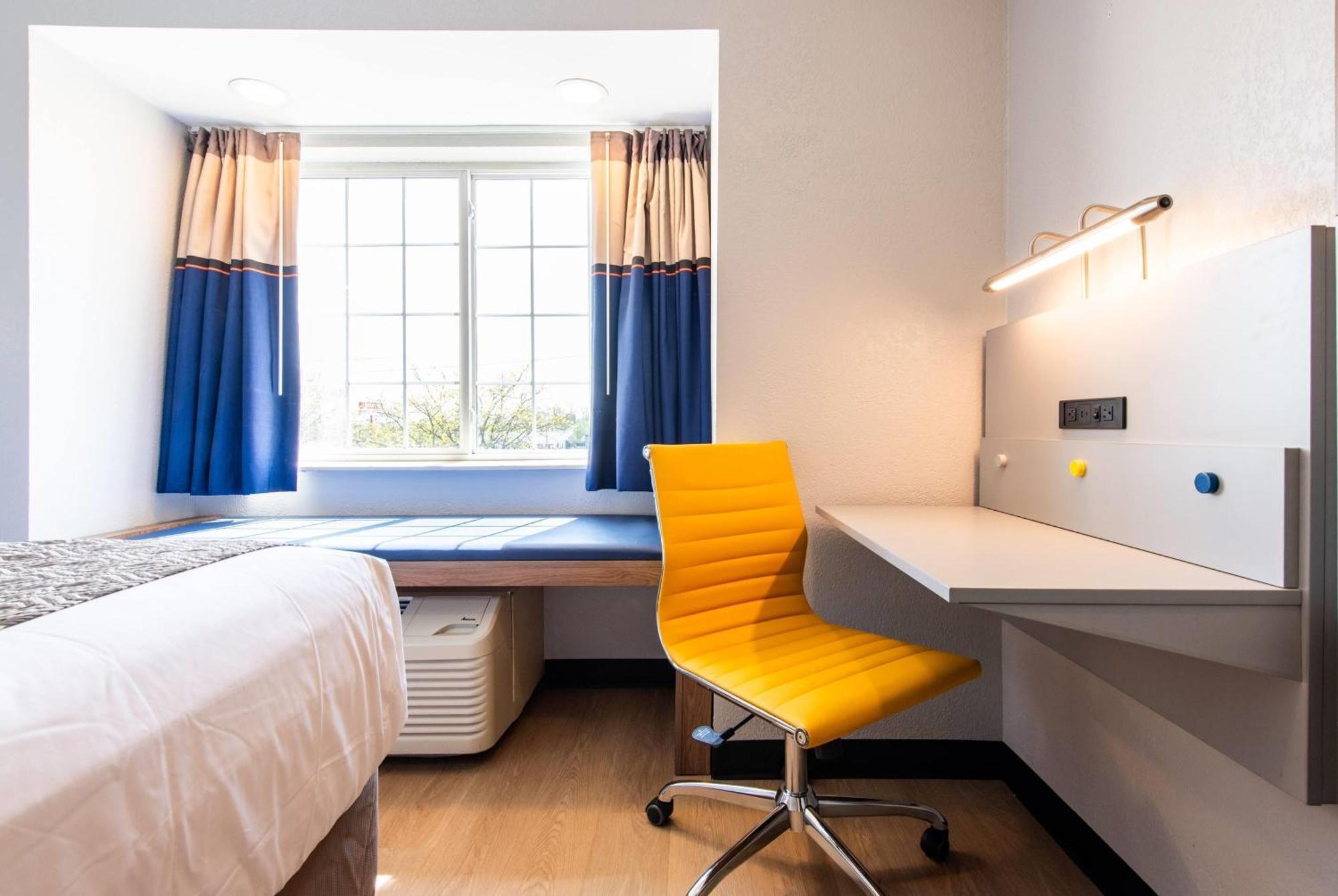 1 King Bed Studio Suite Non-Smoking