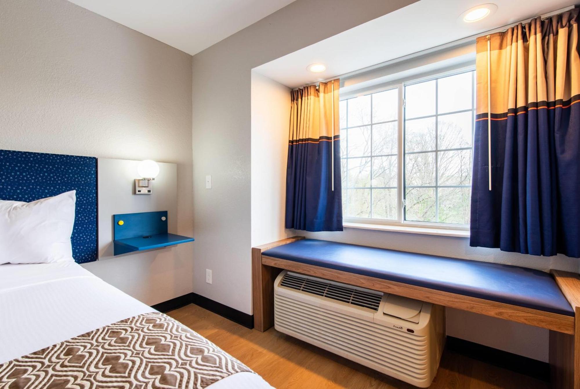 1 King Bed Studio Suite Non-Smoking