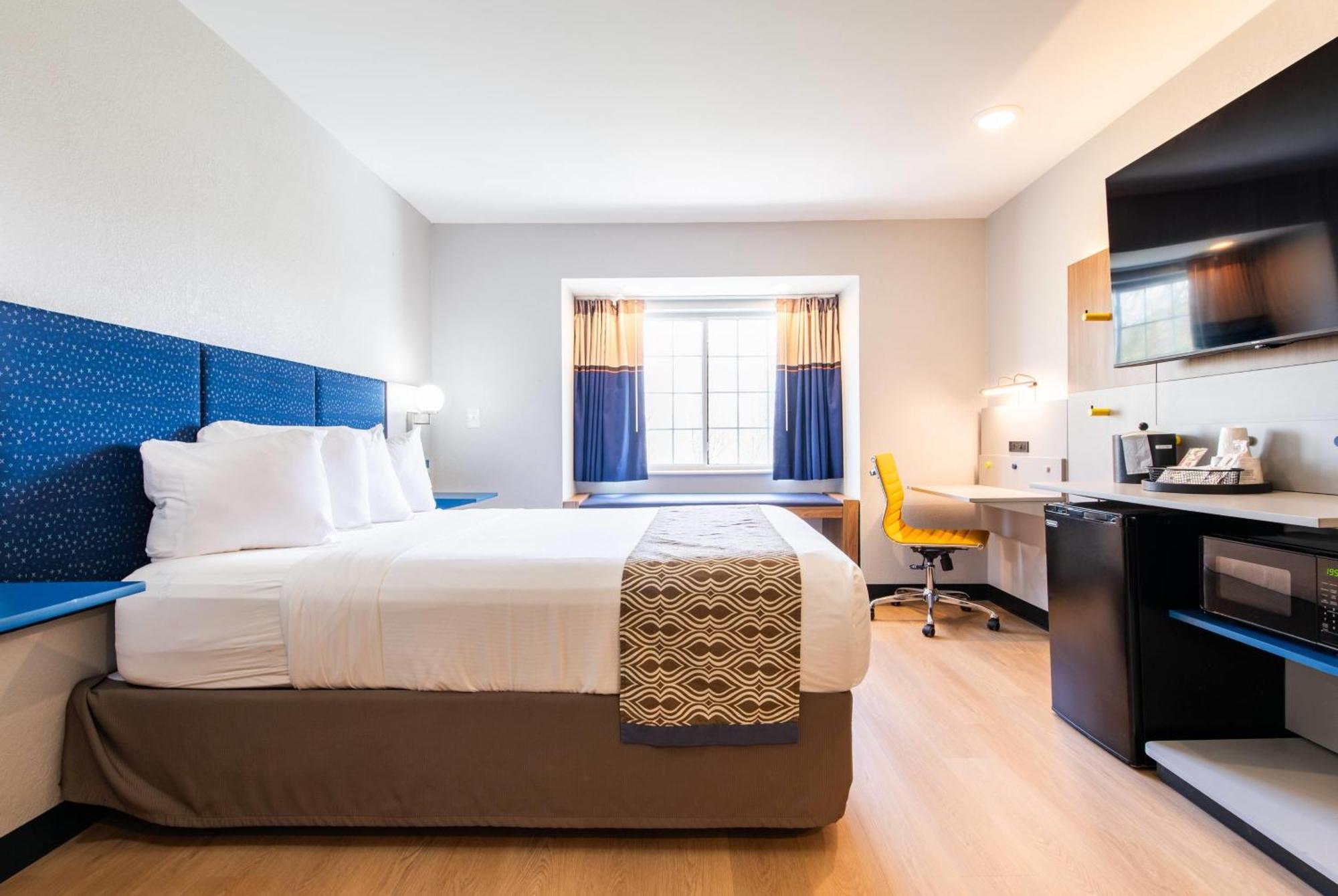 1 King Bed Studio Suite Non-Smoking
