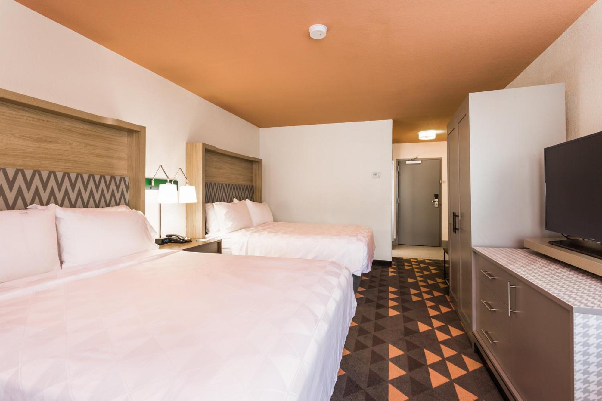 Standard Queen Room Two Queen Beds