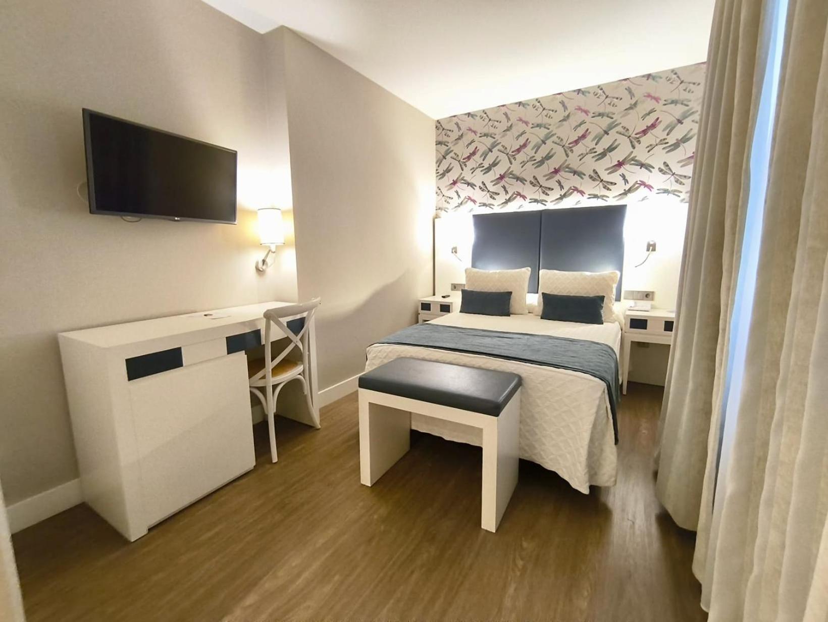 Interior Single Room without views