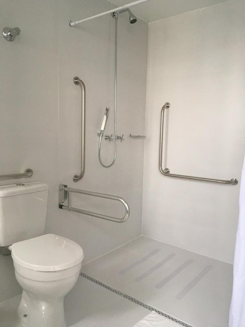 Twin Room Bathroom