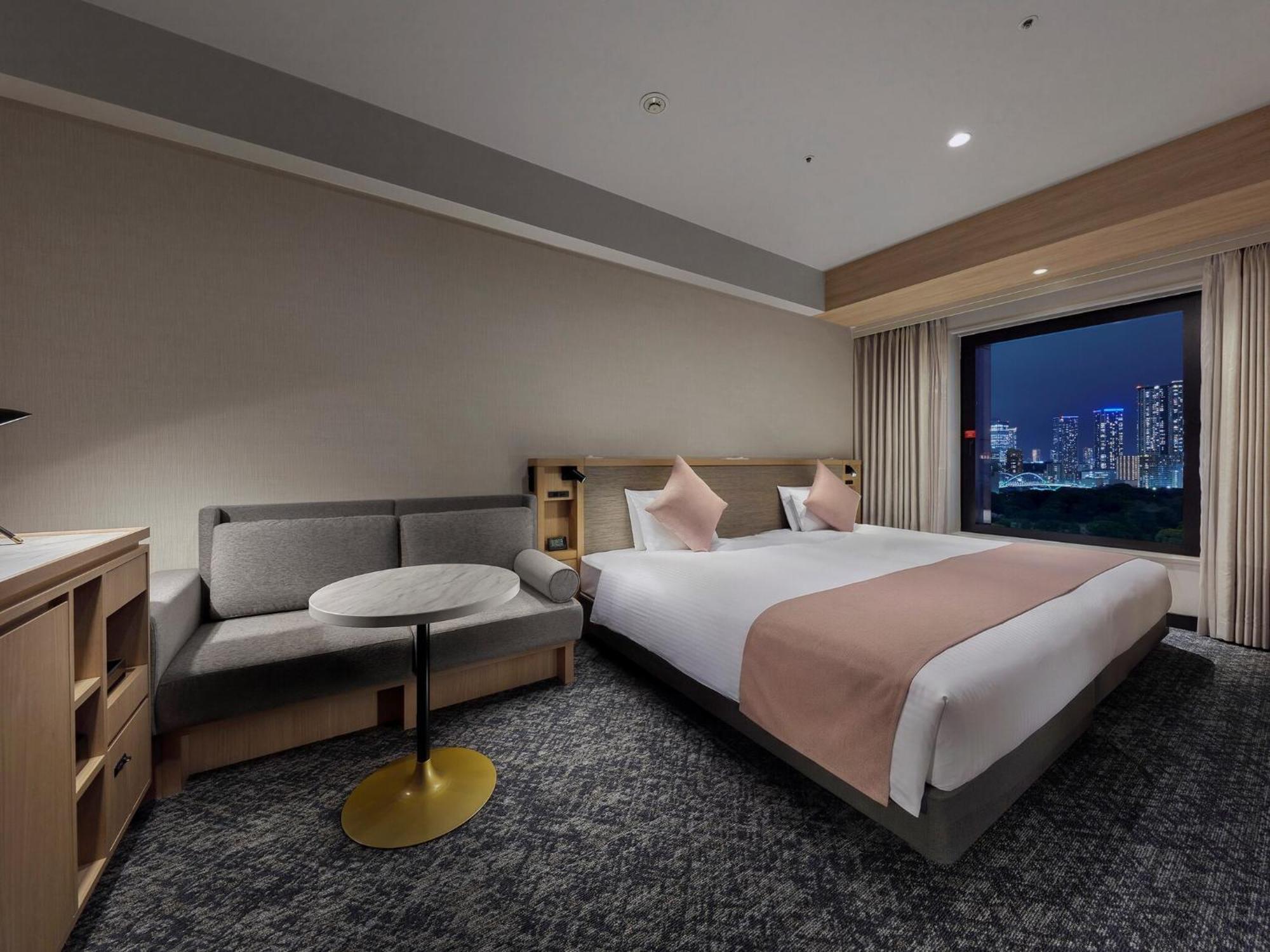 Deluxe King Room 30sqm Non-Smoking High Floor