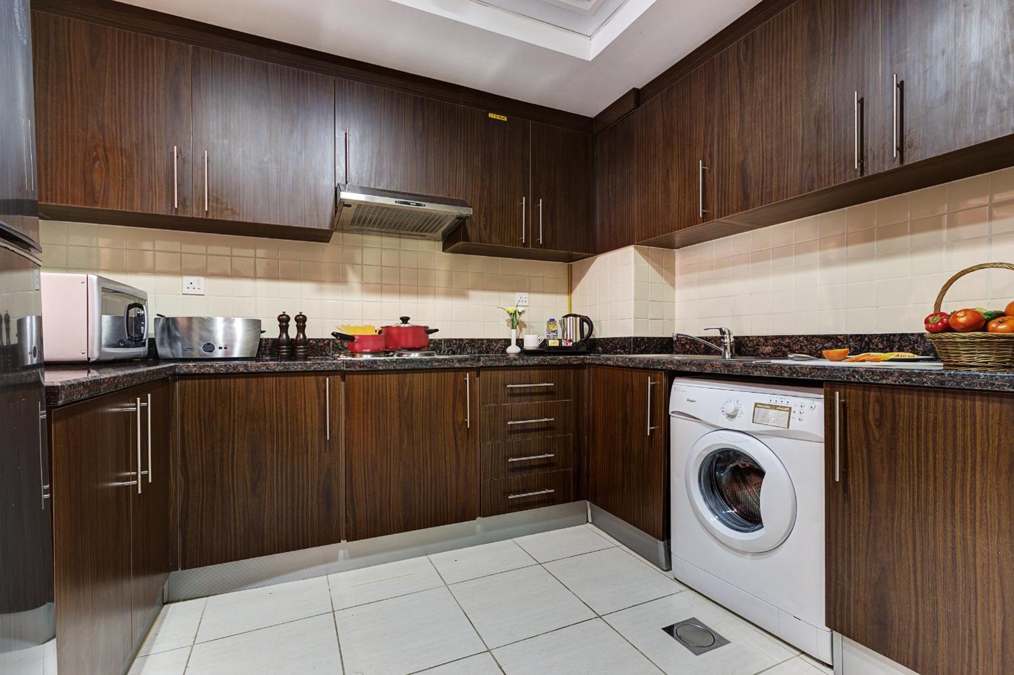 Deluxe One Bedroom Apartment Balcony 90 SQM Staycation Early Check Late Check-Out on Food & Beverage on Laundry