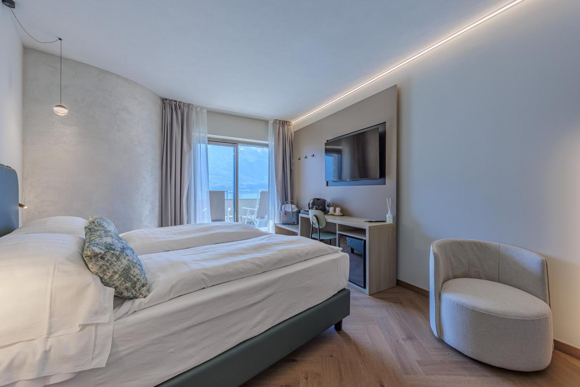 Panoramic Double or Twin Room Lake View