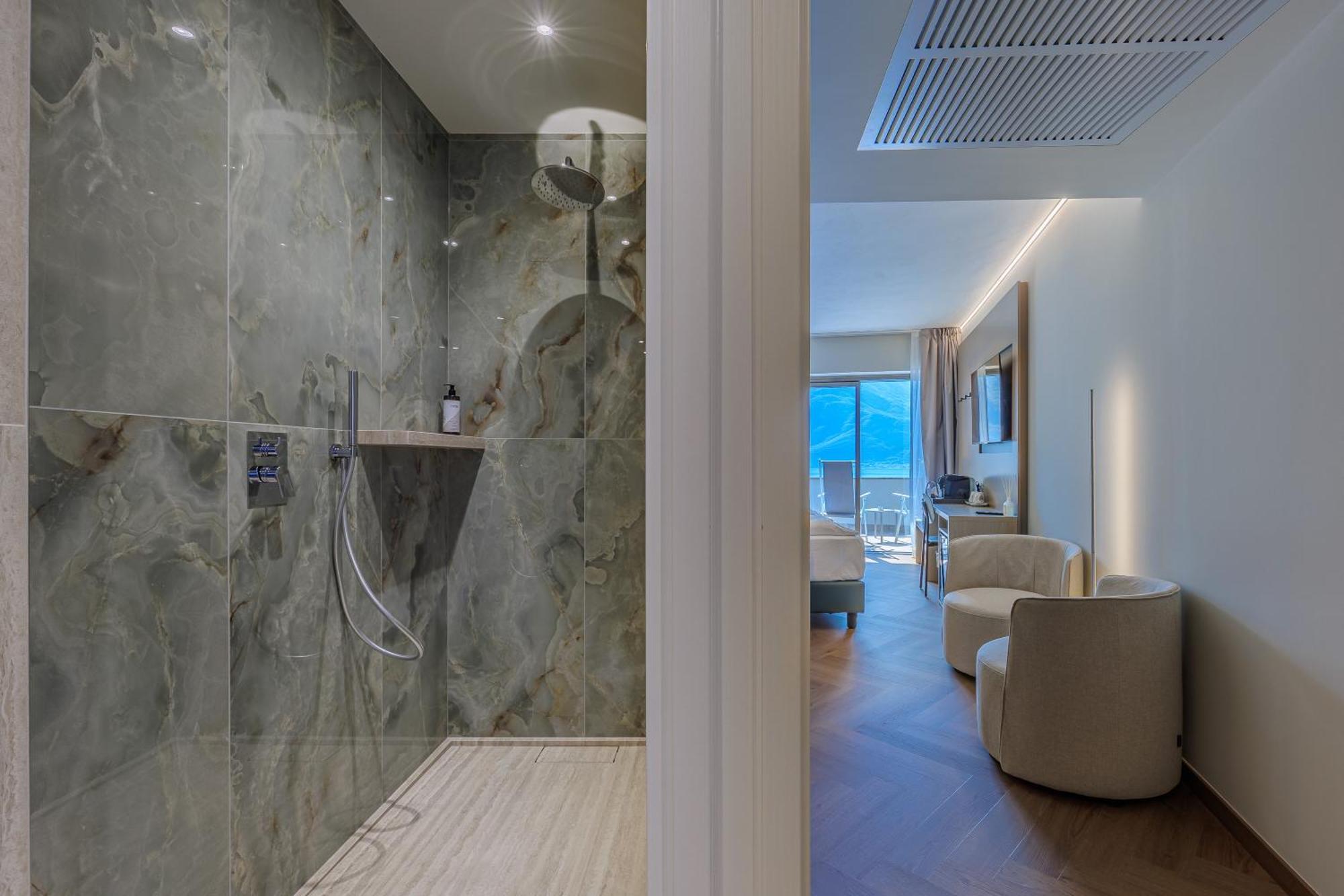 Panoramic Double or Twin Room Lake View