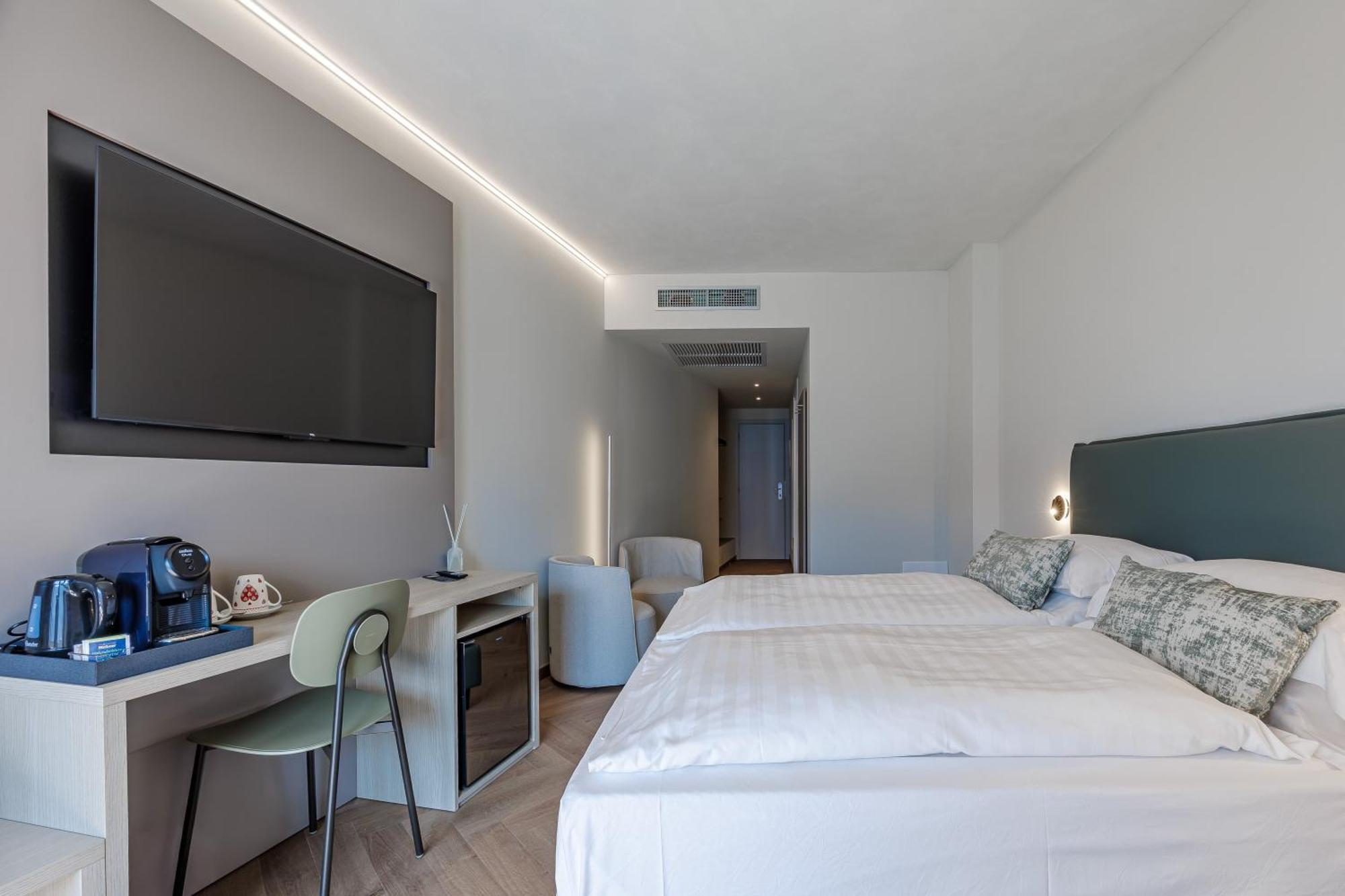 Panoramic Double or Twin Room Lake View