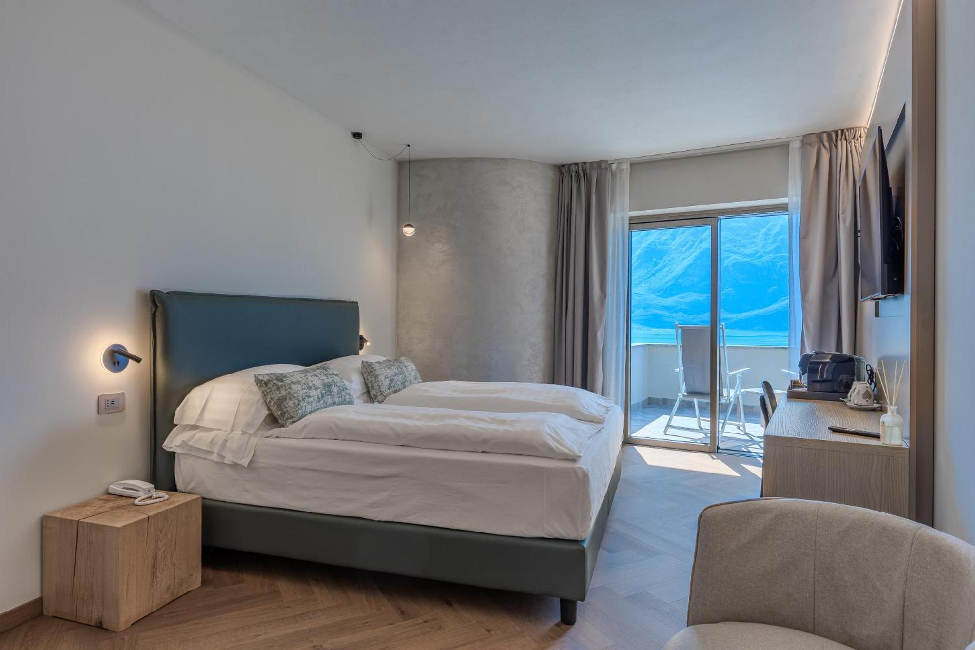 Panoramic Double or Twin Room Lake View
