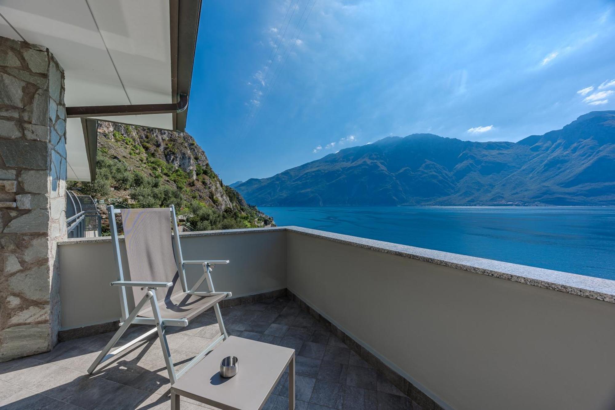 Panoramic Double or Twin Room Lake View