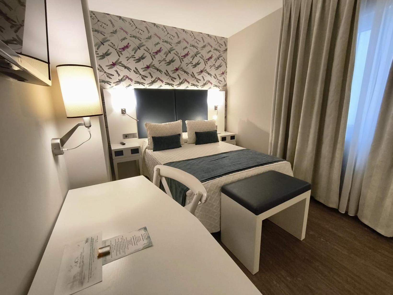 Interior Single Room without views