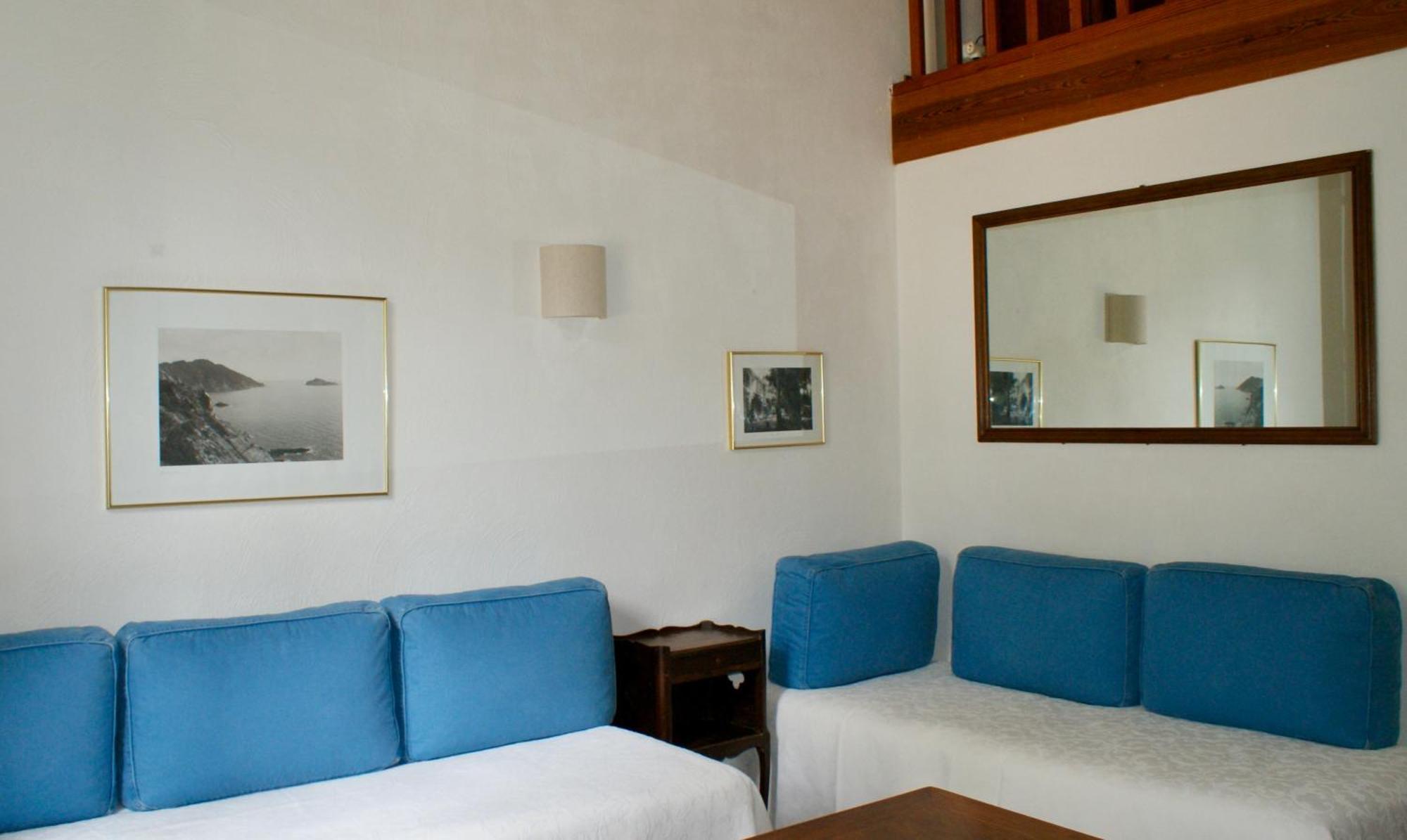 Family Room,1769833048:JPEG