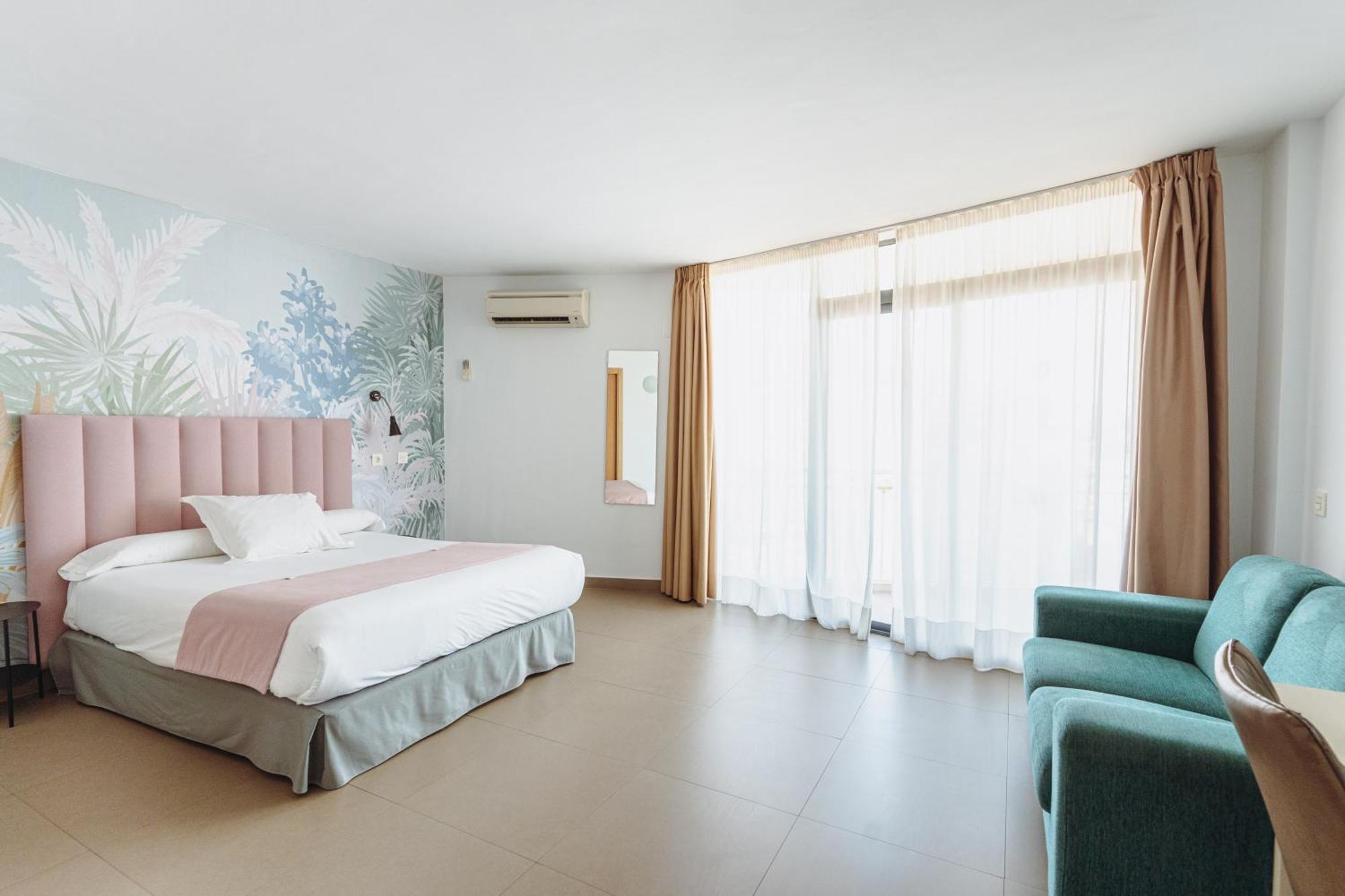 Deluxe Double or Twin Room Sea View