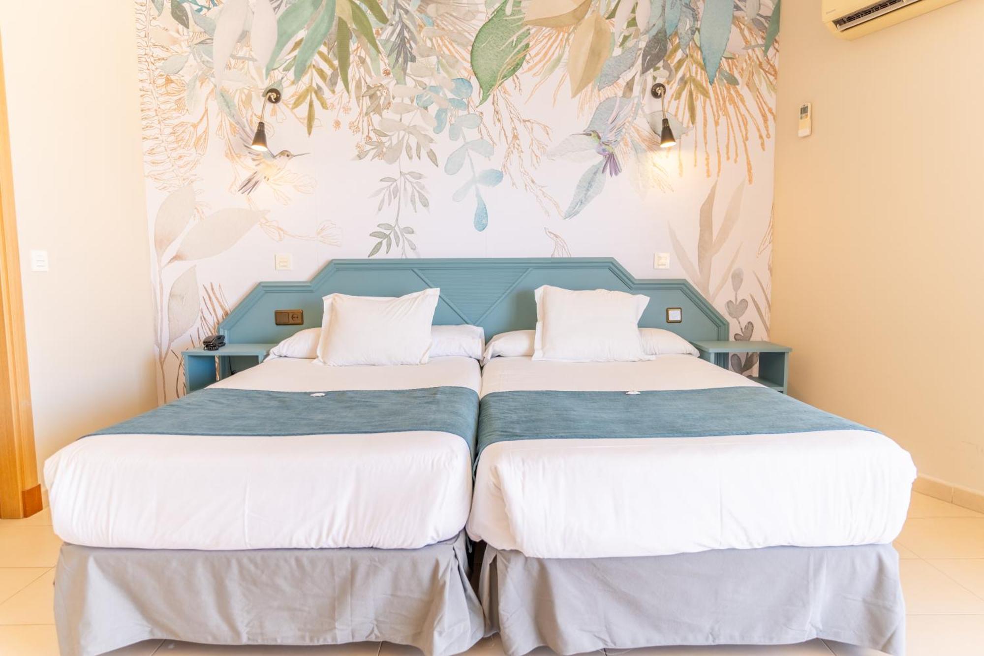 Double or Twin Room Side Sea View