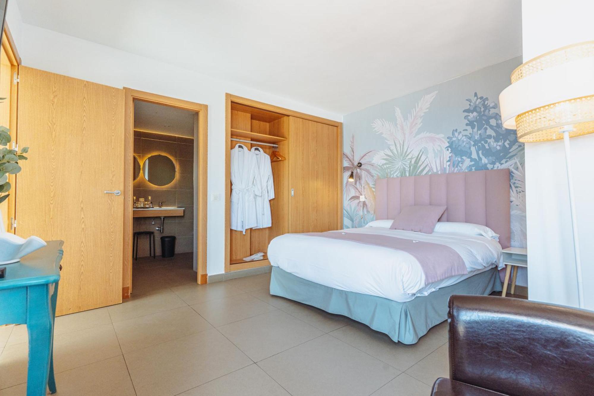 Deluxe Double or Twin Room Sea View