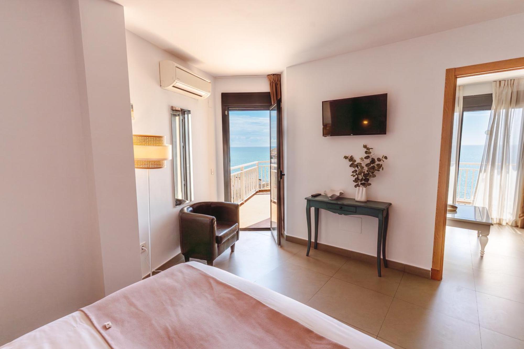 Deluxe Double or Twin Room Sea View