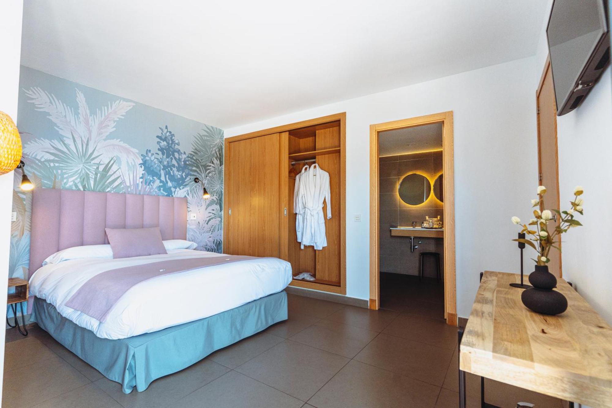 Deluxe Double or Twin Room Sea View