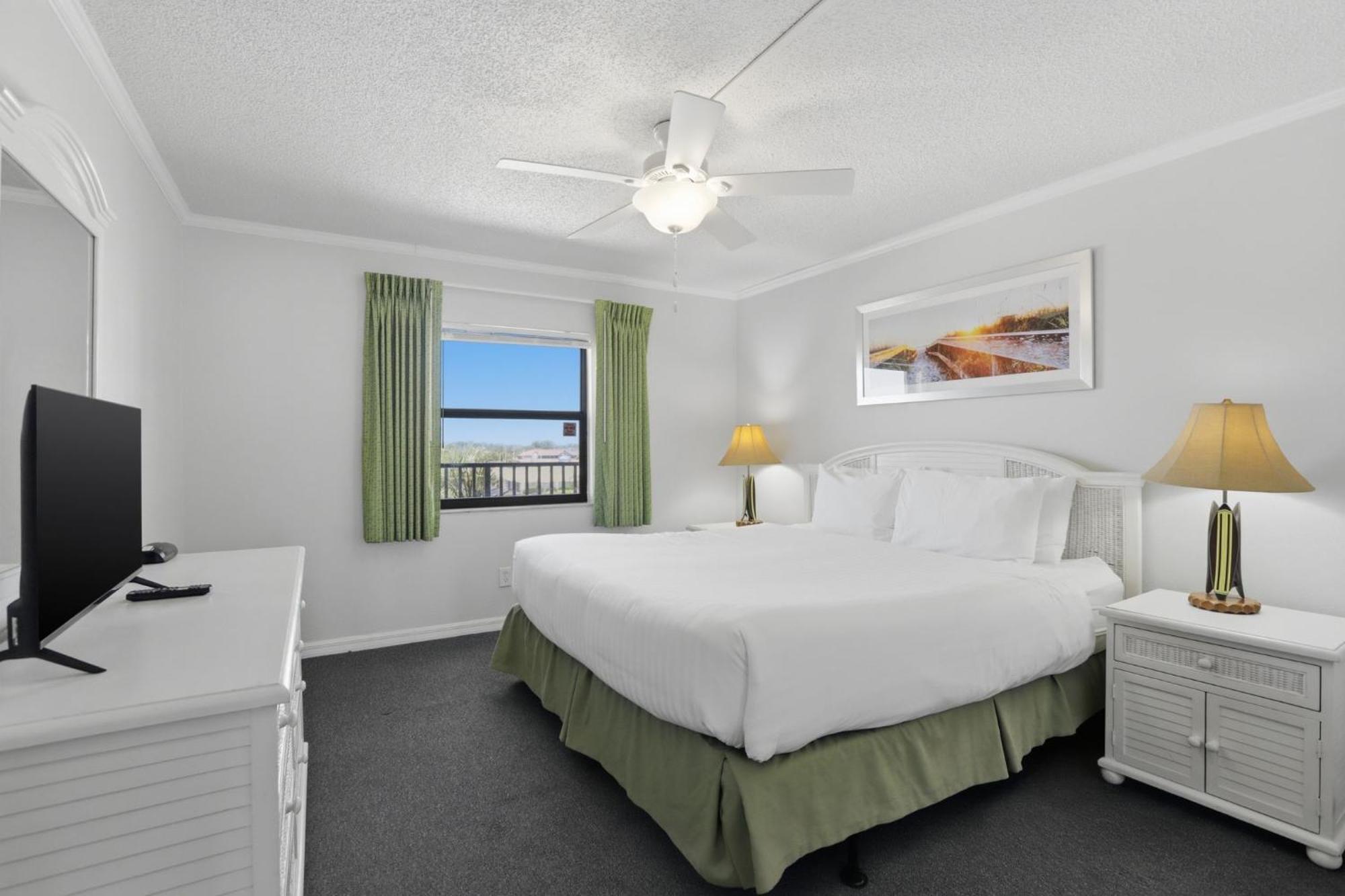 One-Bedroom Suite Oceanfront View,1769840504:JPEG